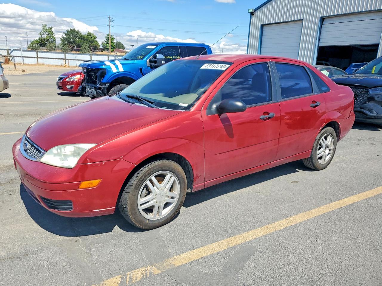 2005 Ford Focus Zx4 Red vin: 1FAFP34N05W307241