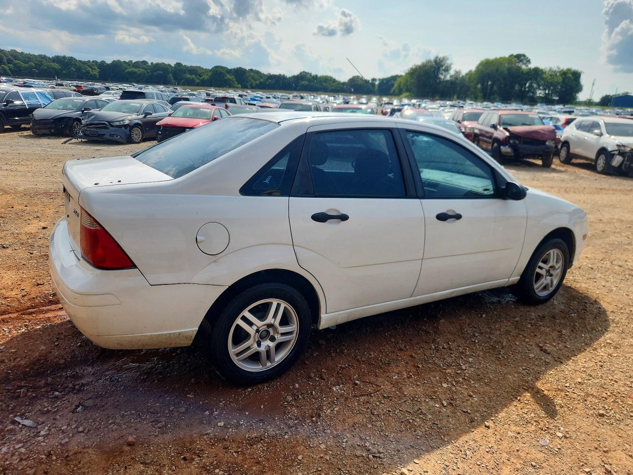 2006 Ford Focus Zx4 White vin: 1FAFP34N06W176751