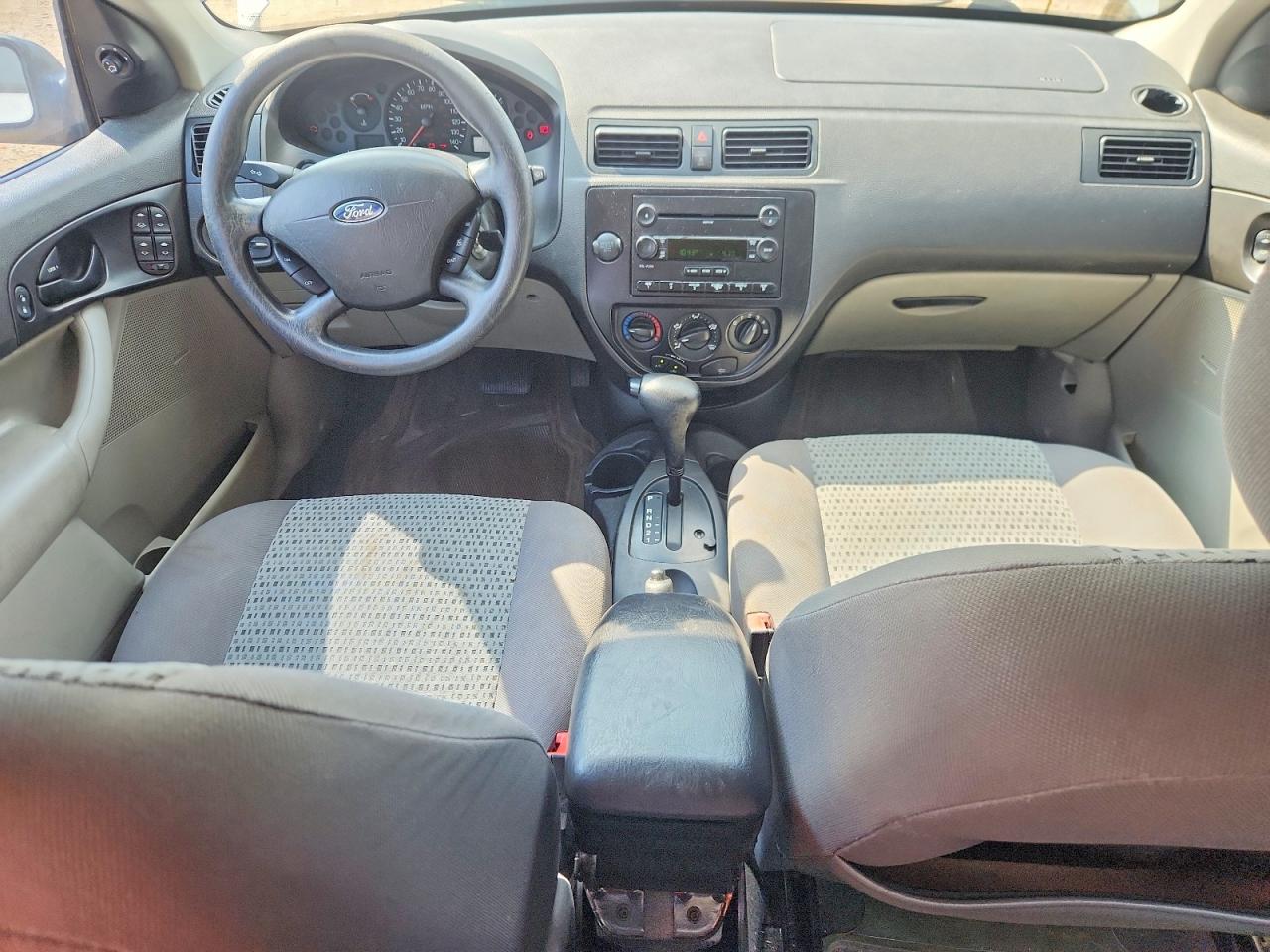 2006 Ford Focus Zx4 White vin: 1FAFP34N06W176751