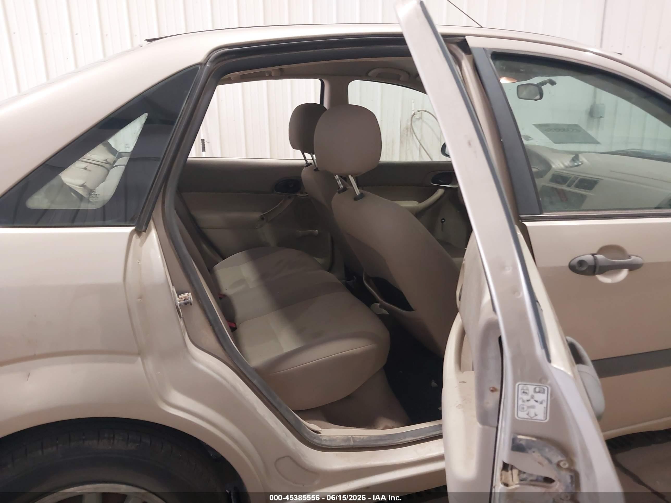 2006 Ford Focus Zx4 Beige vin: 1FAFP34N06W247687
