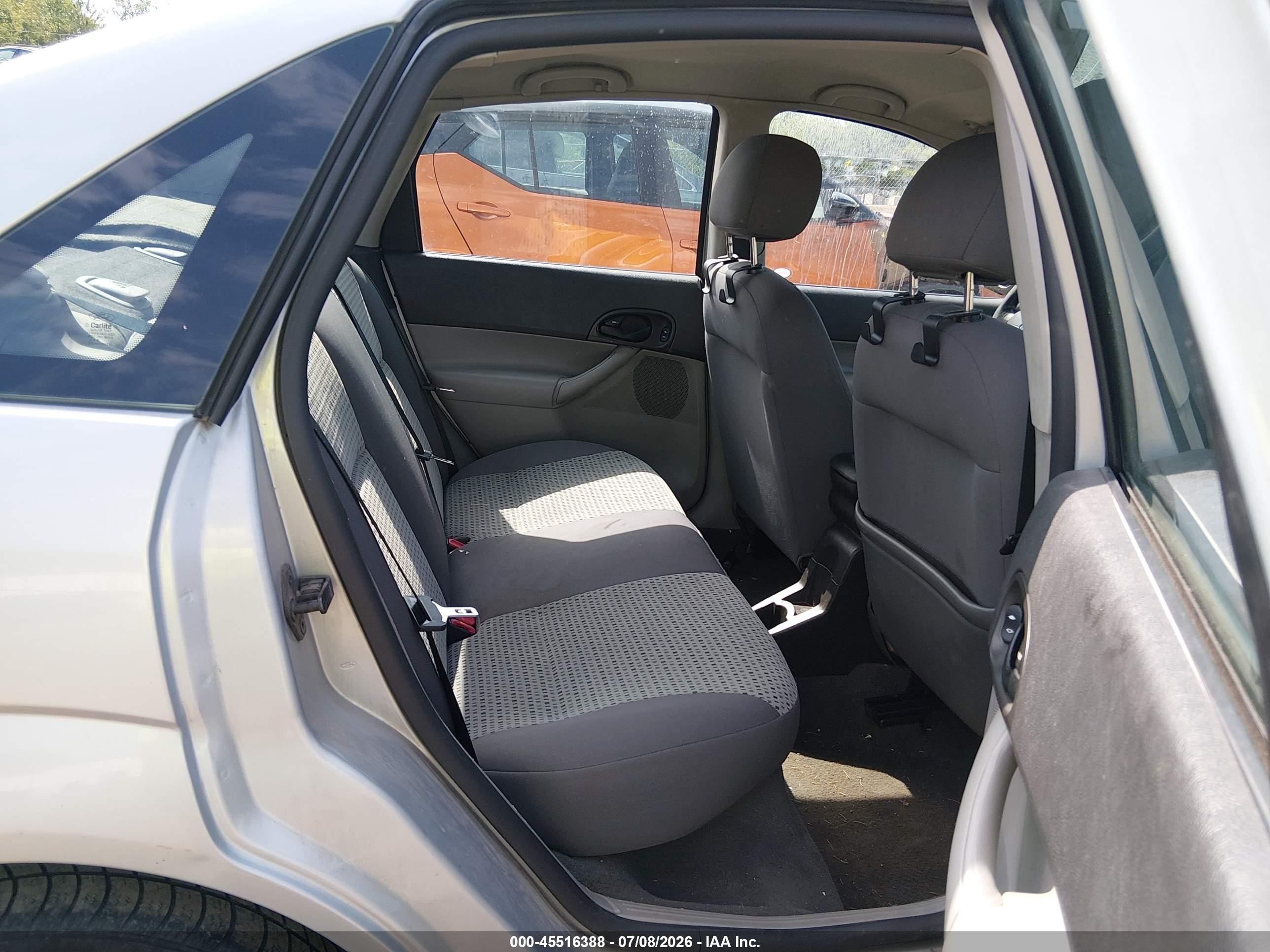 2007 Ford Focus S/se/ses Silver vin: 1FAFP34N07W202556
