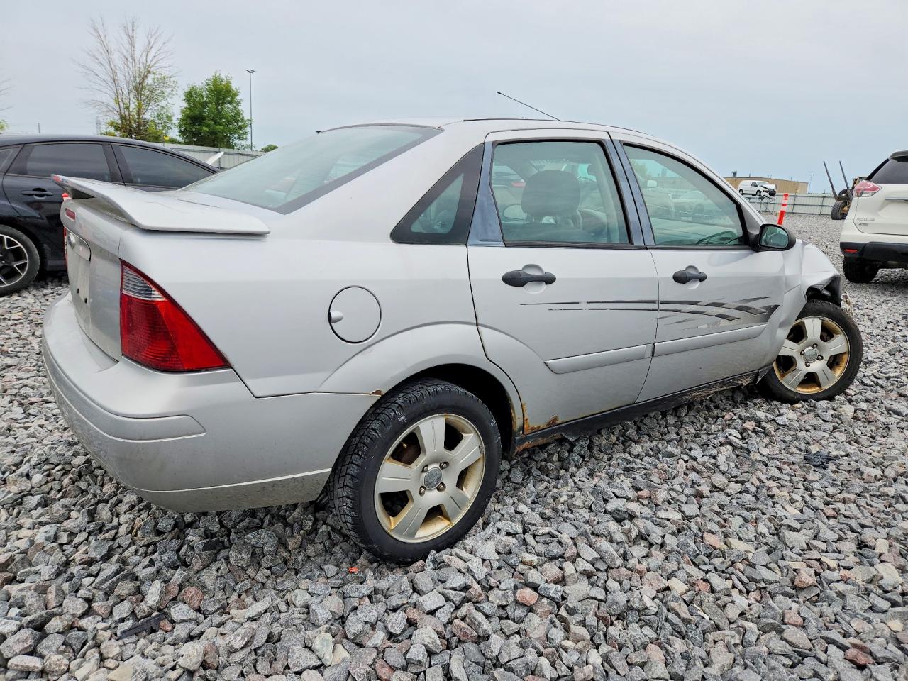 2007 Ford Focus Zx4 Silver vin: 1FAFP34N07W330652
