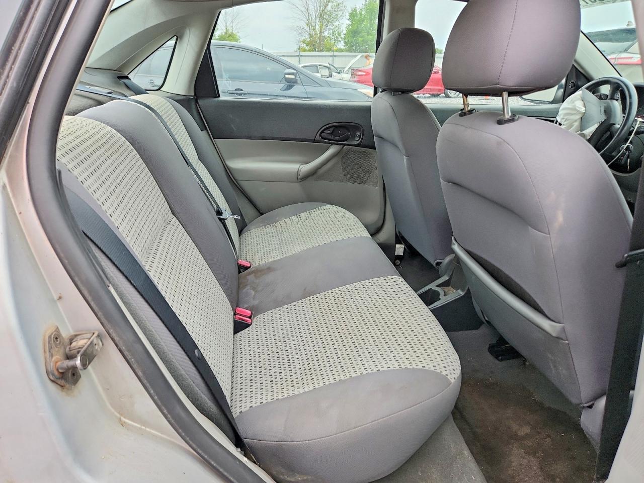 2007 Ford Focus Zx4 Silver vin: 1FAFP34N07W330652