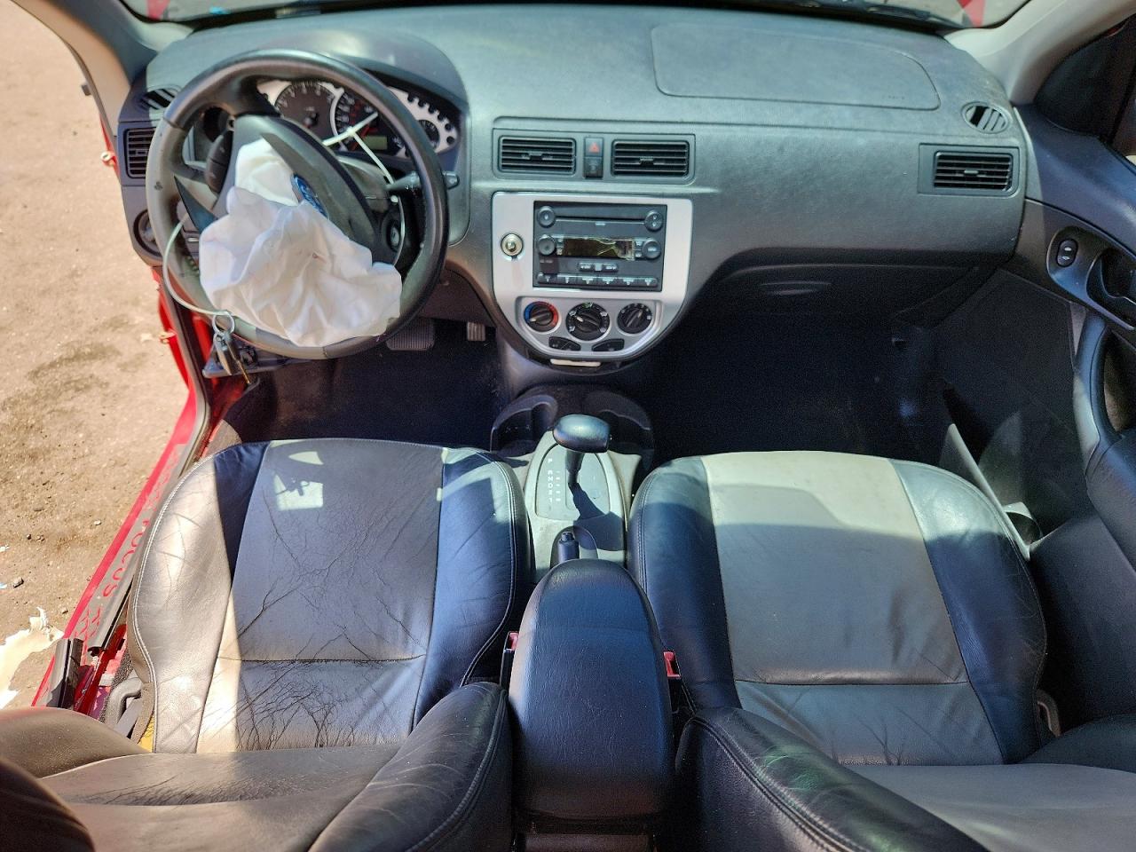2007 Ford Focus Zx4/s/se/ses Red vin: 1FAFP34N07W357513