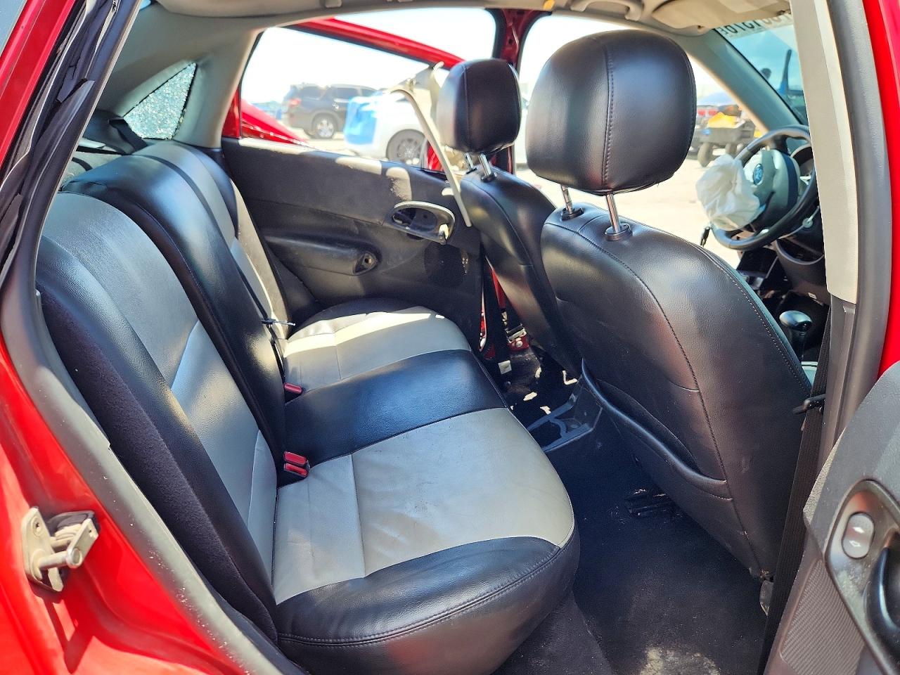 2007 Ford Focus Zx4/s/se/ses Red vin: 1FAFP34N07W357513