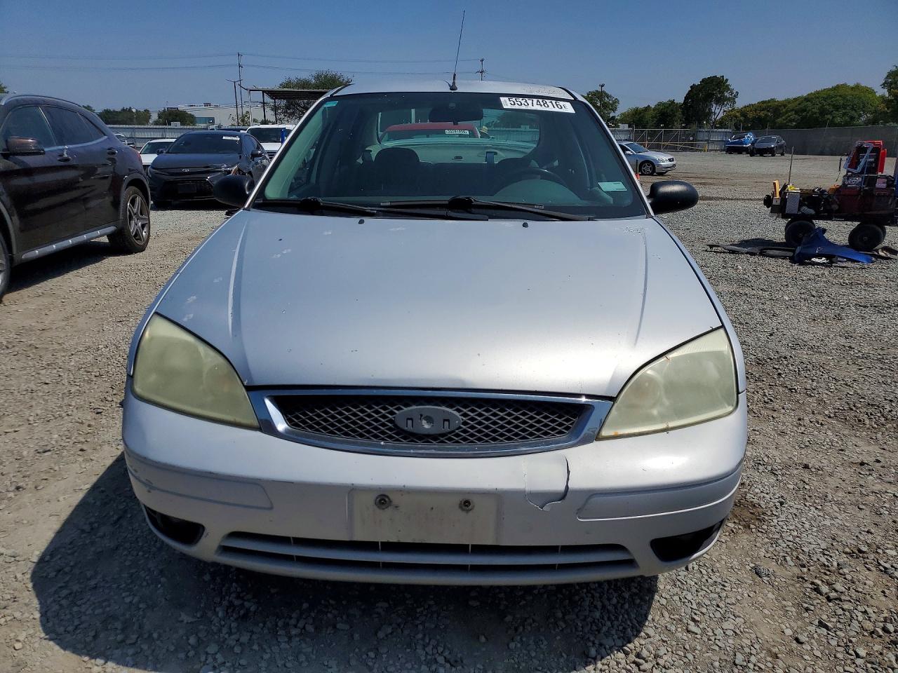 2005 Ford Focus Zx4 Серебряный vin: 1FAFP34N15W126004