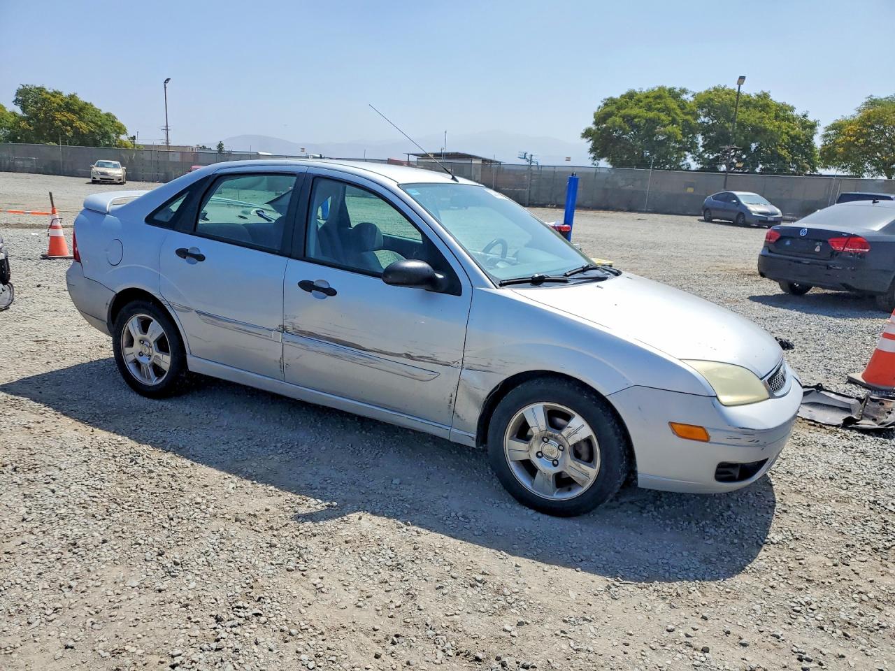 2005 Ford Focus Zx4 Серебряный vin: 1FAFP34N15W126004