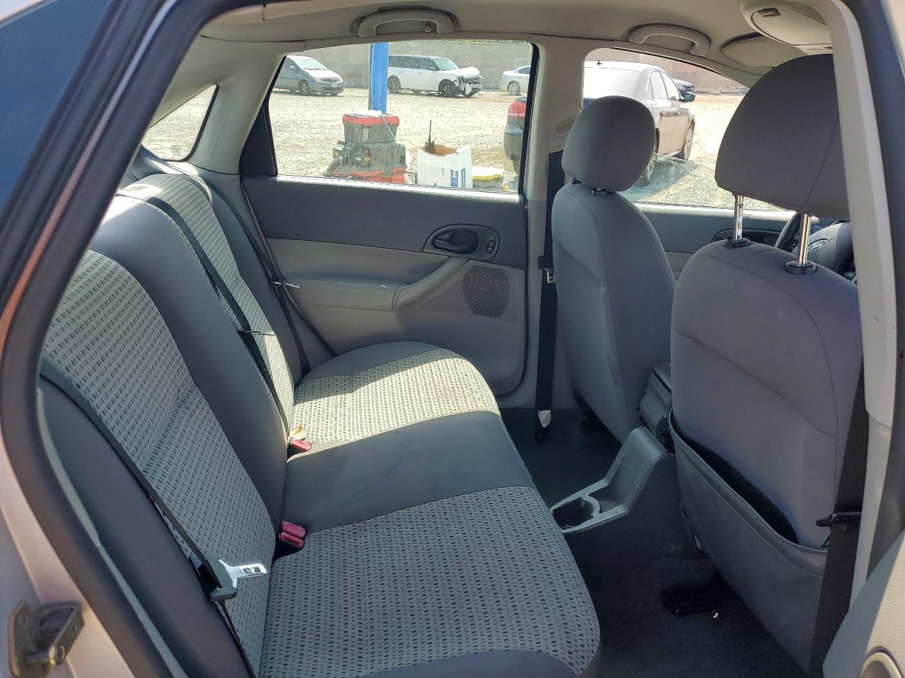2005 Ford Focus Zx4 Серебряный vin: 1FAFP34N15W126004