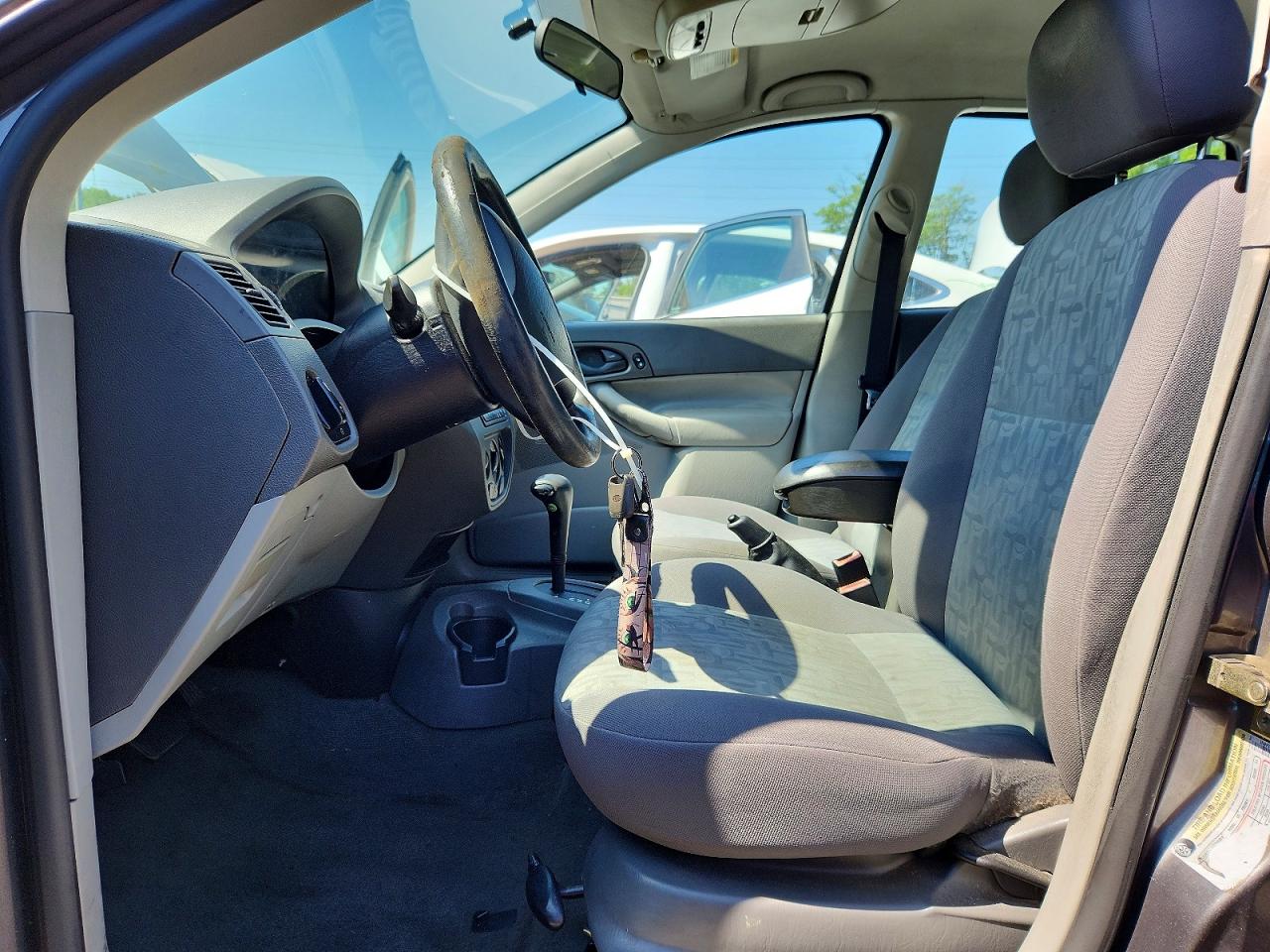 2005 Ford Focus Zx4 Gray vin: 1FAFP34N15W140937