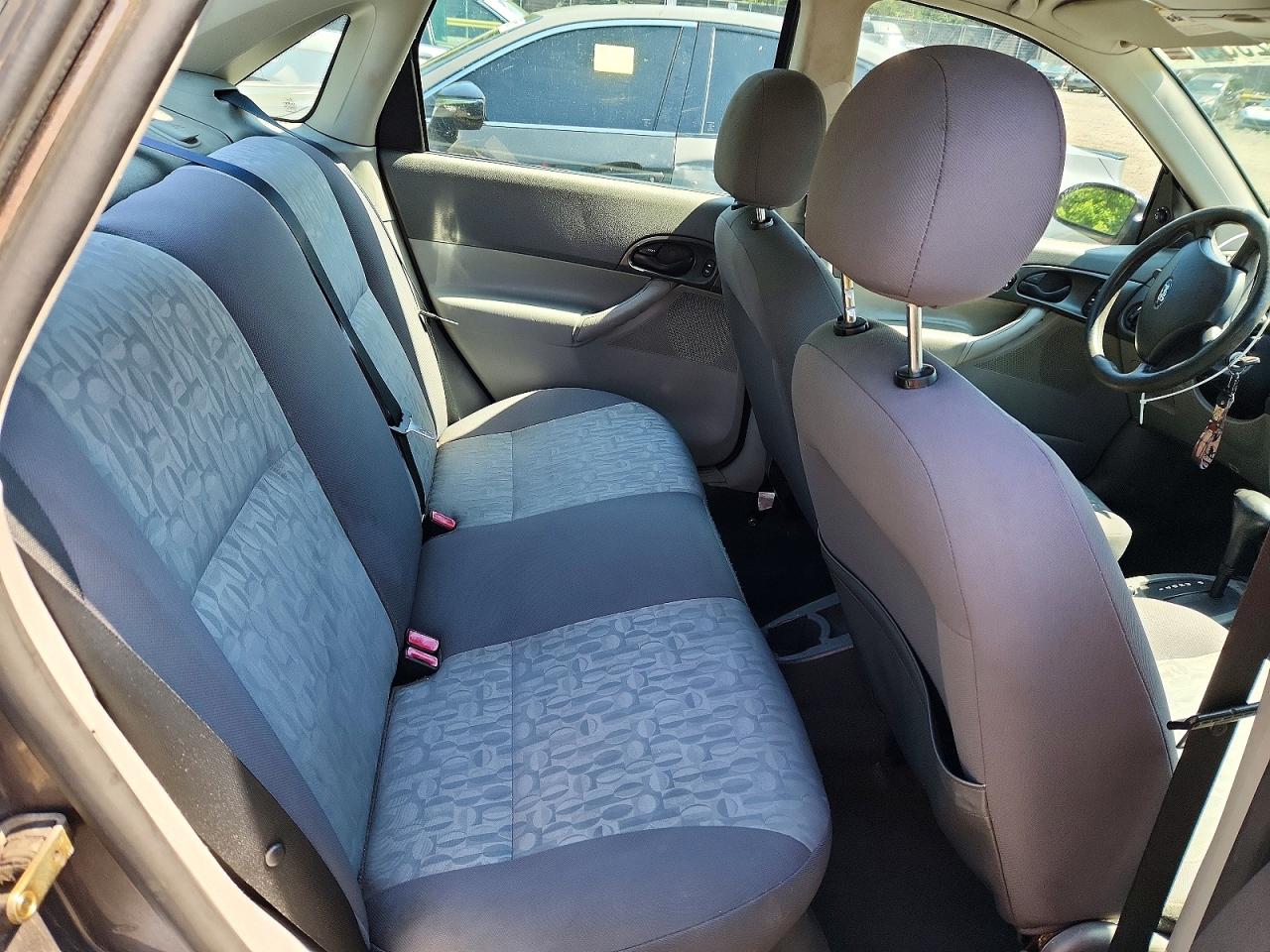 2005 Ford Focus Zx4 Gray vin: 1FAFP34N15W140937