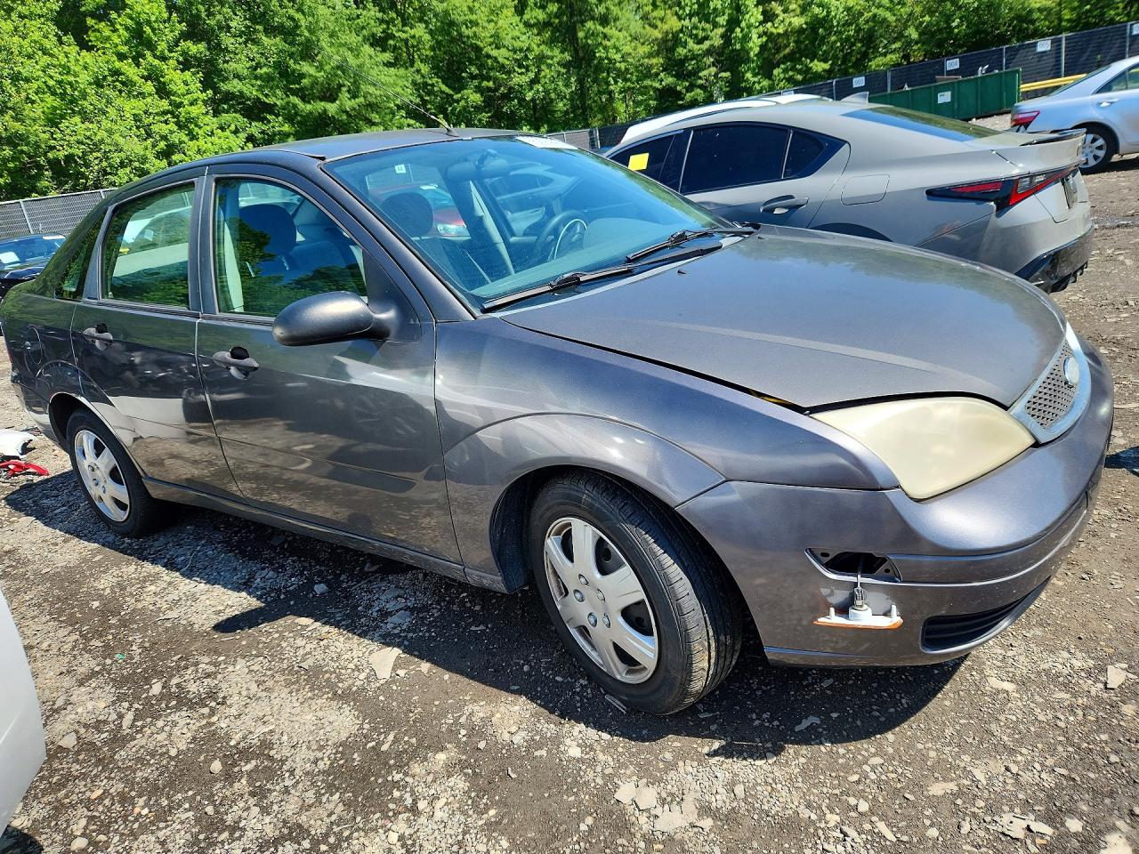 2005 Ford Focus Zx4 Gray vin: 1FAFP34N15W140937
