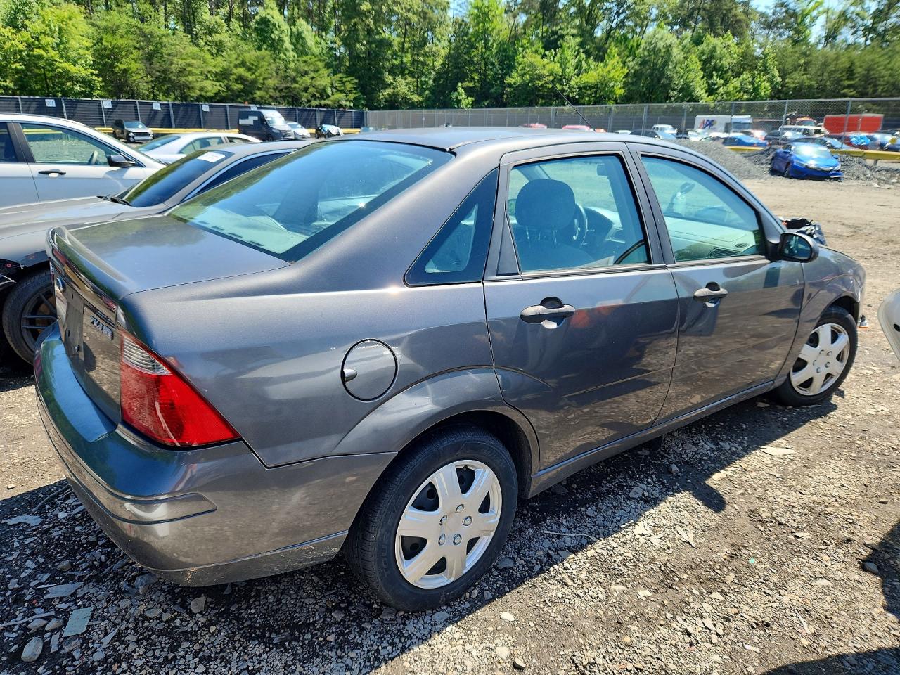 2005 Ford Focus Zx4 Gray vin: 1FAFP34N15W140937