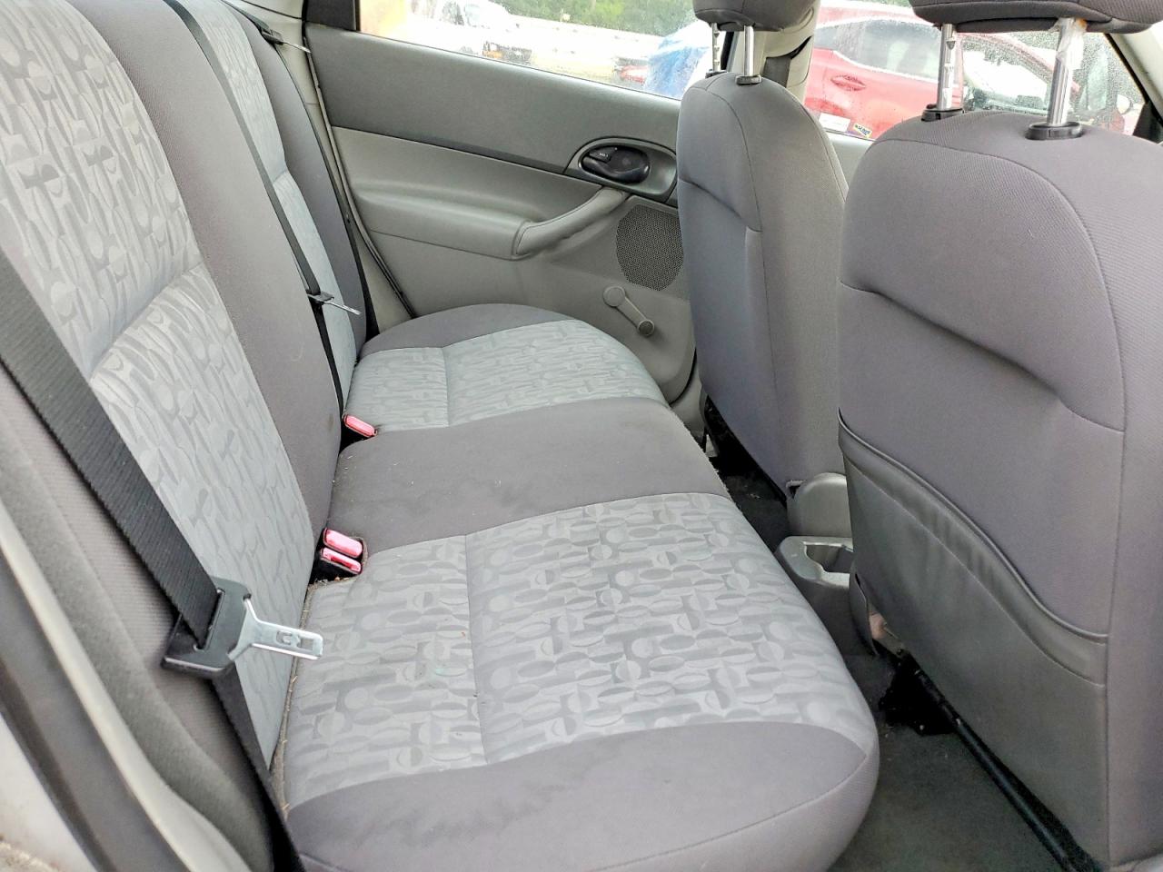 2005 Ford Focus Zx4 Серебряный vin: 1FAFP34N15W155308