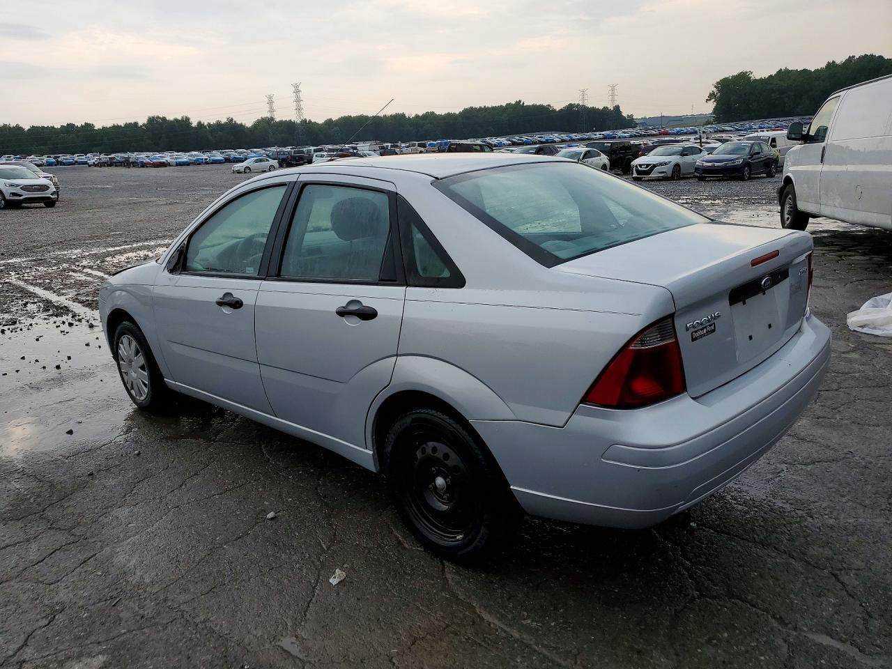 2005 Ford Focus Zx4 Серебряный vin: 1FAFP34N15W155308