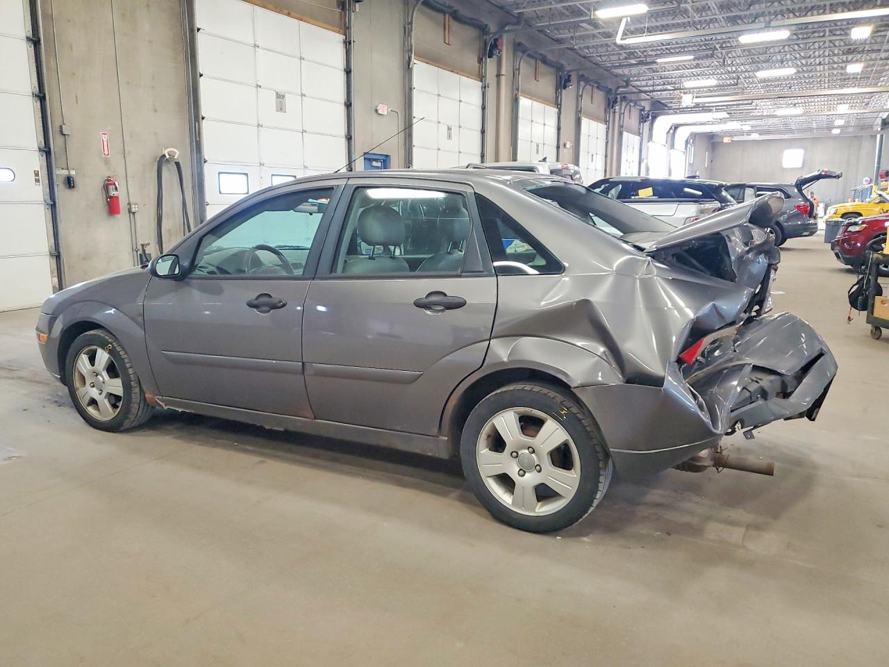 2005 Ford Focus Zx4 Gray vin: 1FAFP34N15W167054