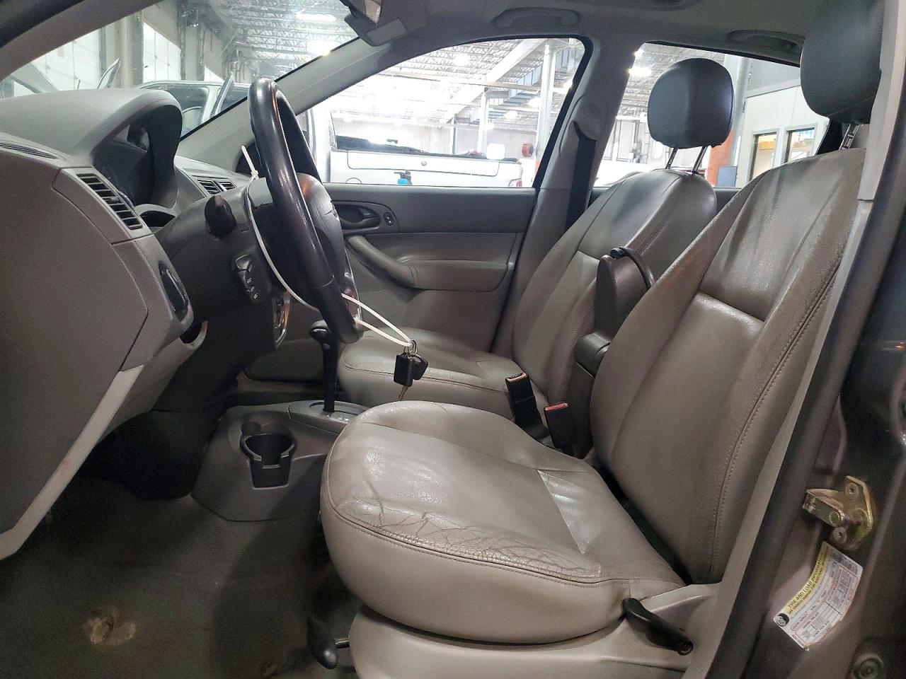 2005 Ford Focus Zx4 Gray vin: 1FAFP34N15W167054