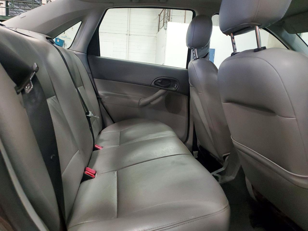 2005 Ford Focus Zx4 Gray vin: 1FAFP34N15W167054