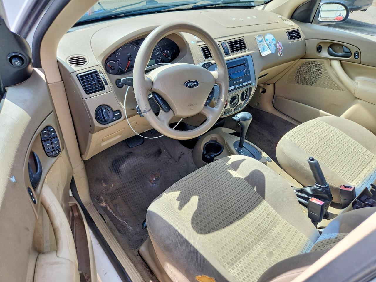 2005 Ford Focus Zx4 White vin: 1FAFP34N15W182170
