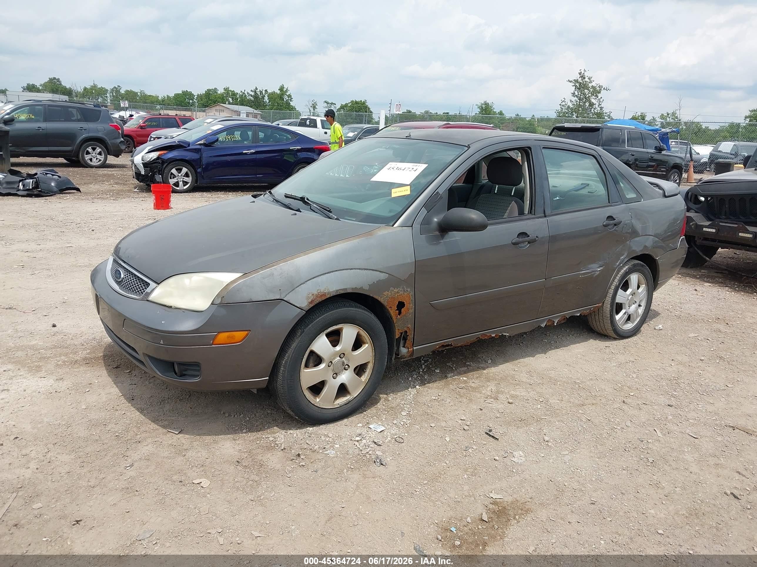 2005 Ford Focus Zx4 Серый vin: 1FAFP34N15W265307