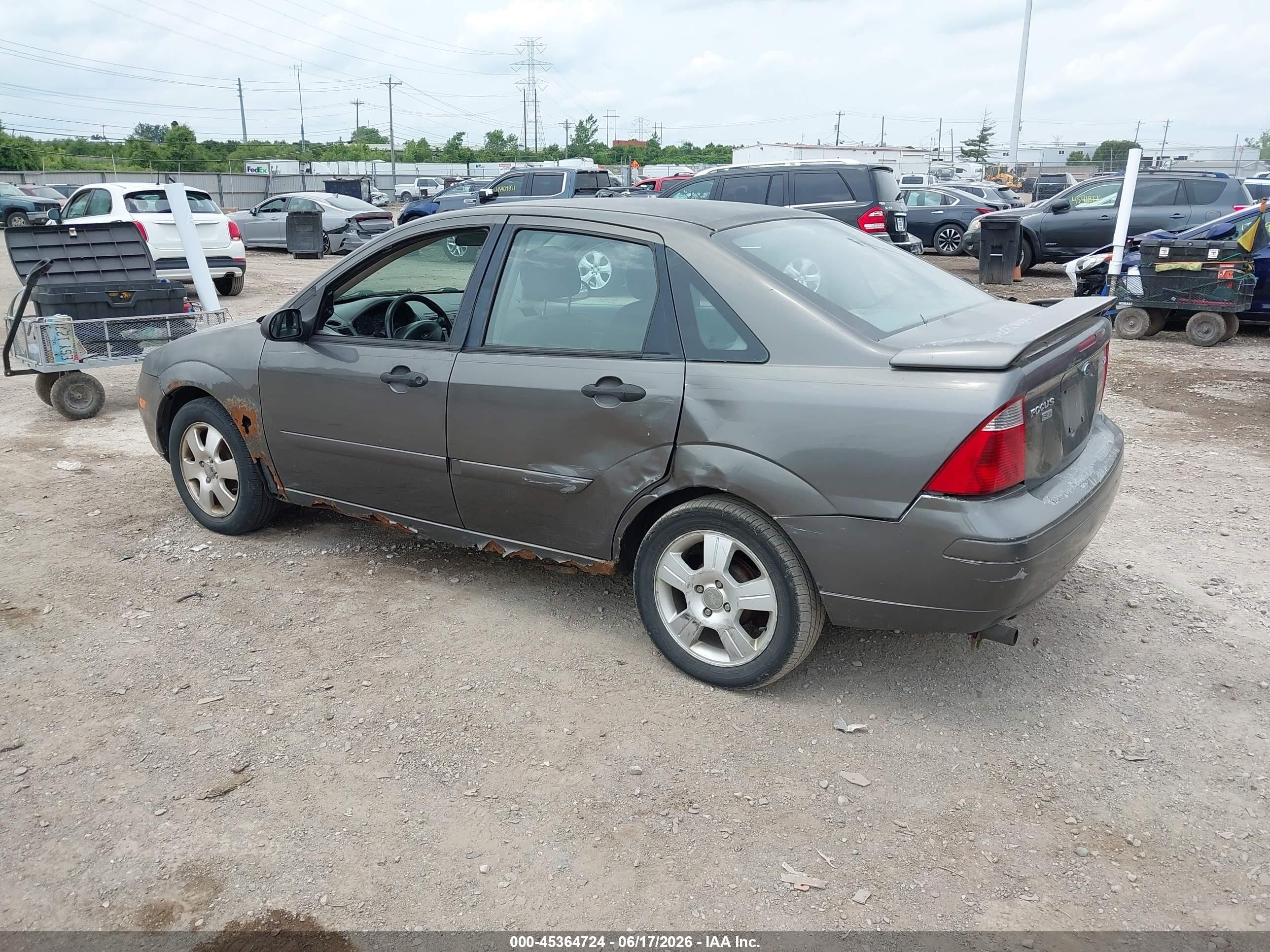 2005 Ford Focus Zx4 Серый vin: 1FAFP34N15W265307