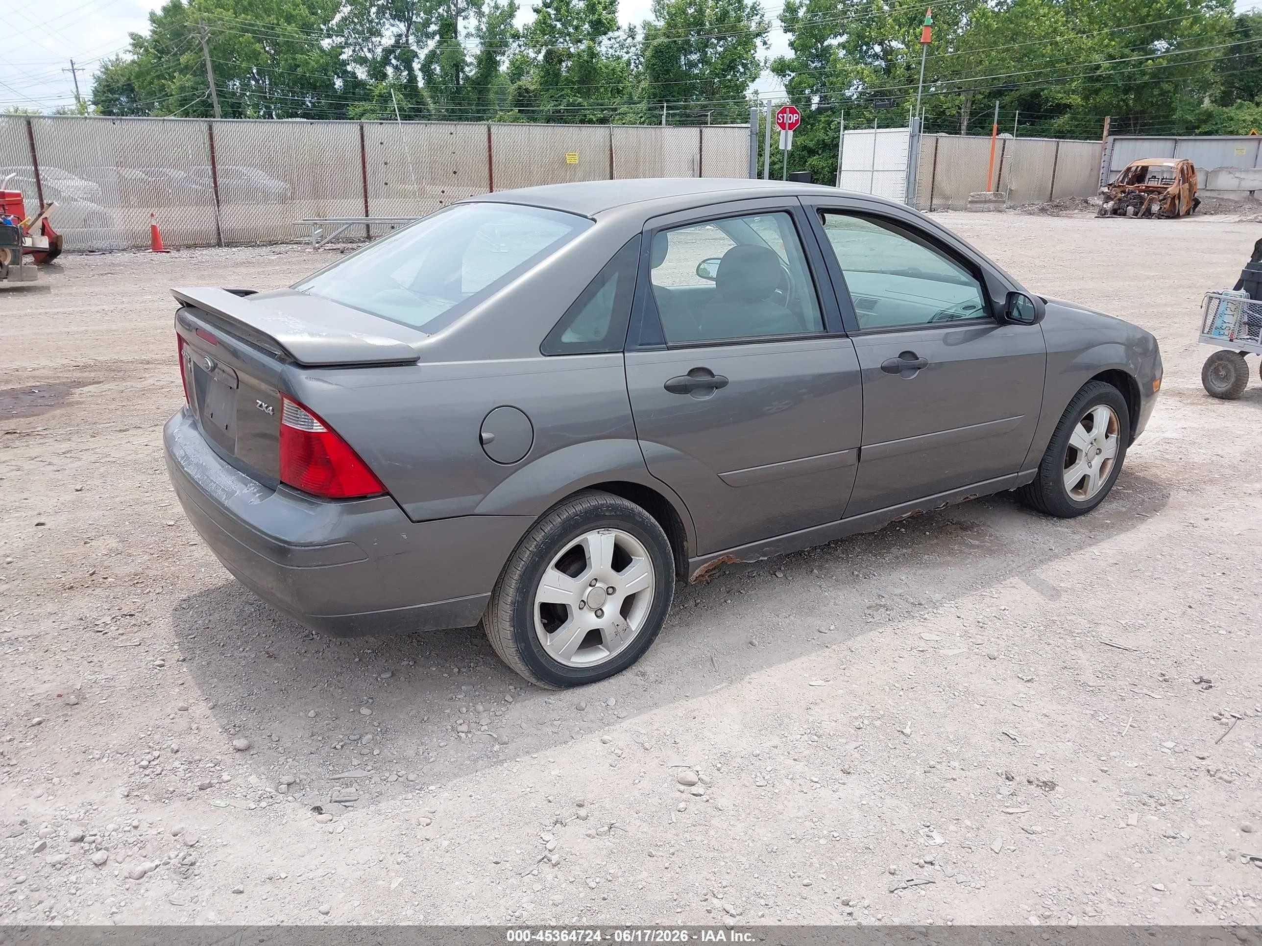 2005 Ford Focus Zx4 Серый vin: 1FAFP34N15W265307