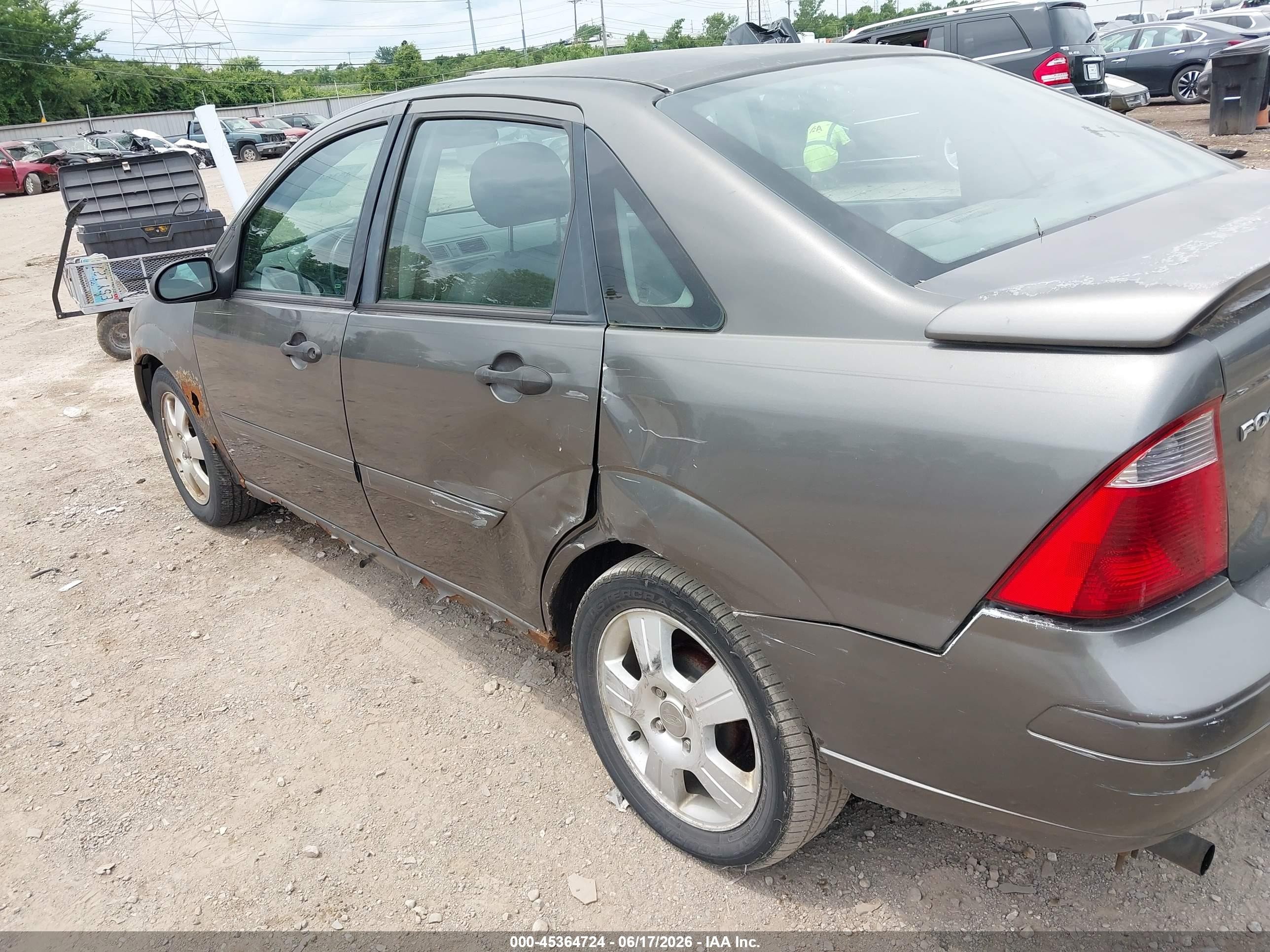 2005 Ford Focus Zx4 Серый vin: 1FAFP34N15W265307