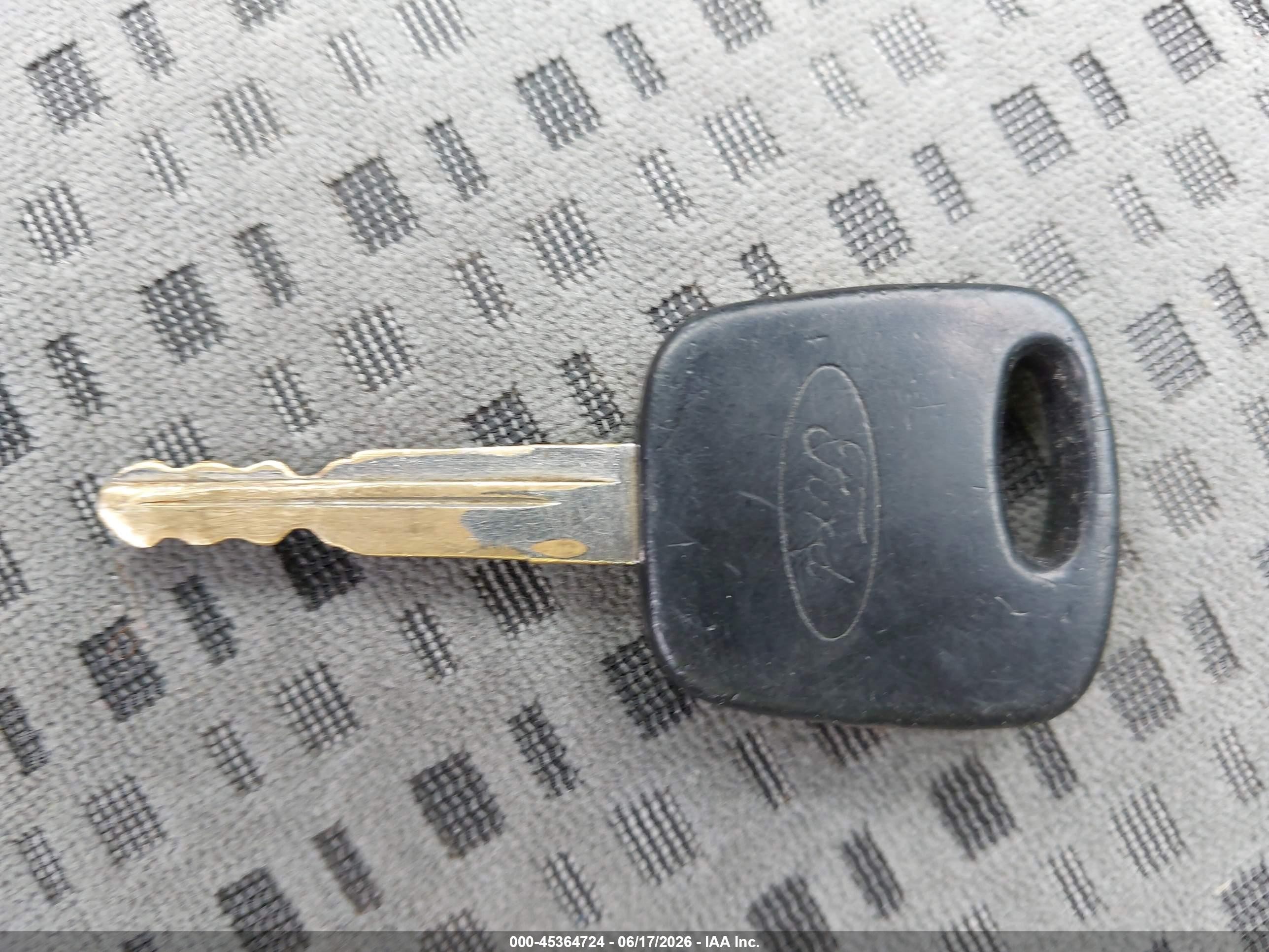 2005 Ford Focus Zx4 Серый vin: 1FAFP34N15W265307