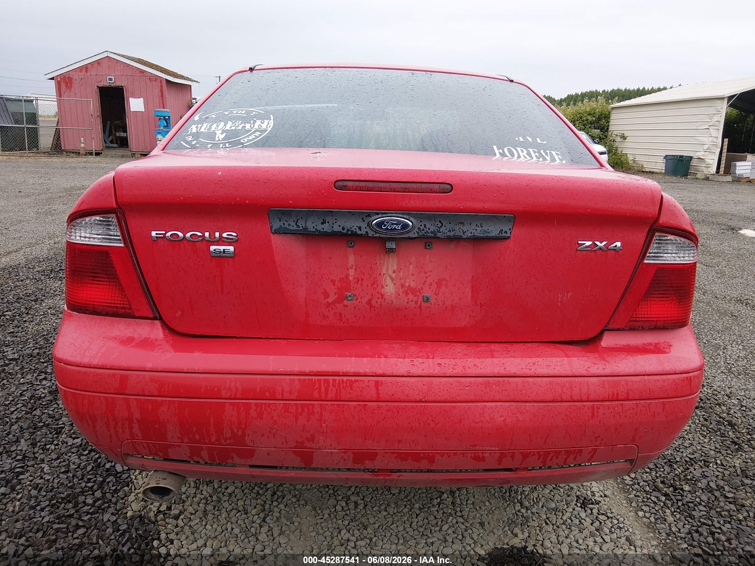 2005 Ford Focus Zx4 Red vin: 1FAFP34N15W266831