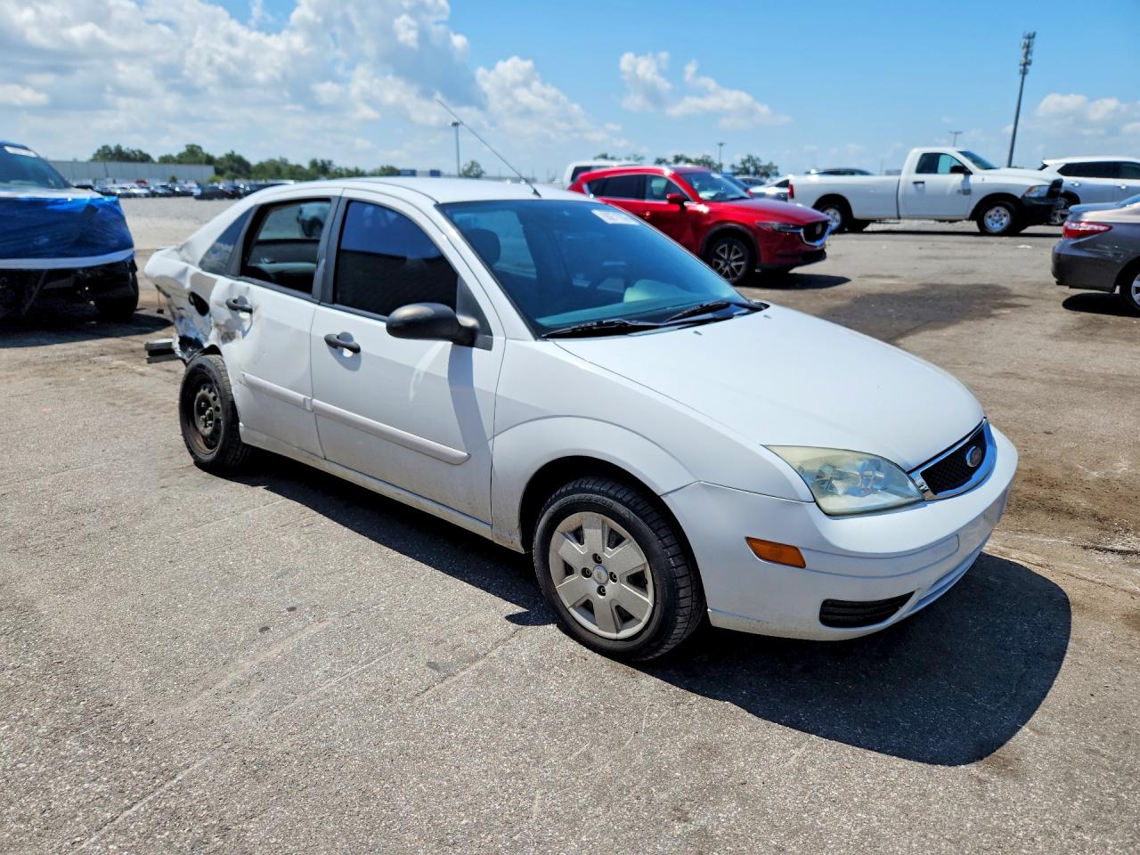 2006 Ford Focus Zx4 White vin: 1FAFP34N16W172062