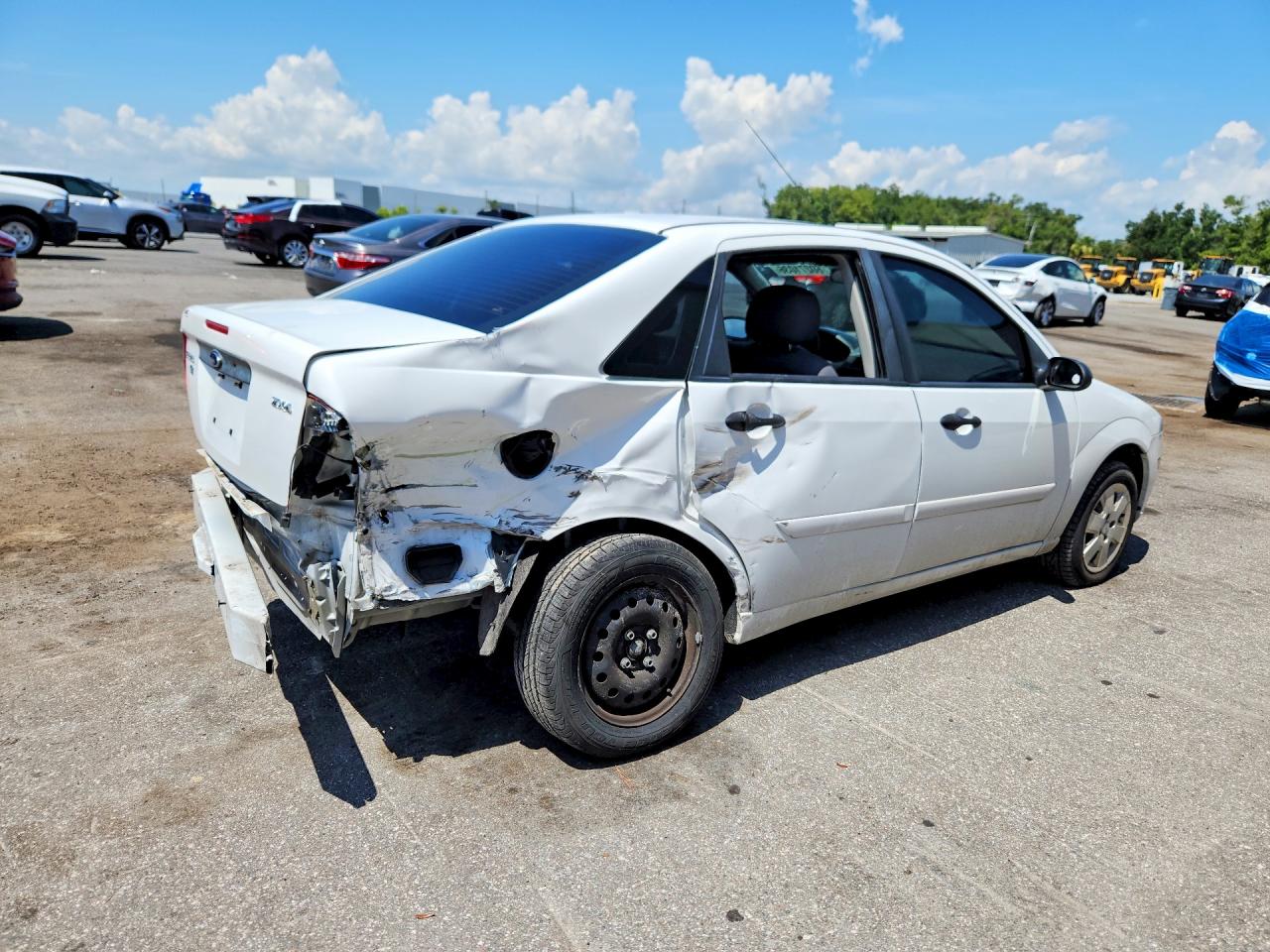 2006 Ford Focus Zx4 White vin: 1FAFP34N16W172062