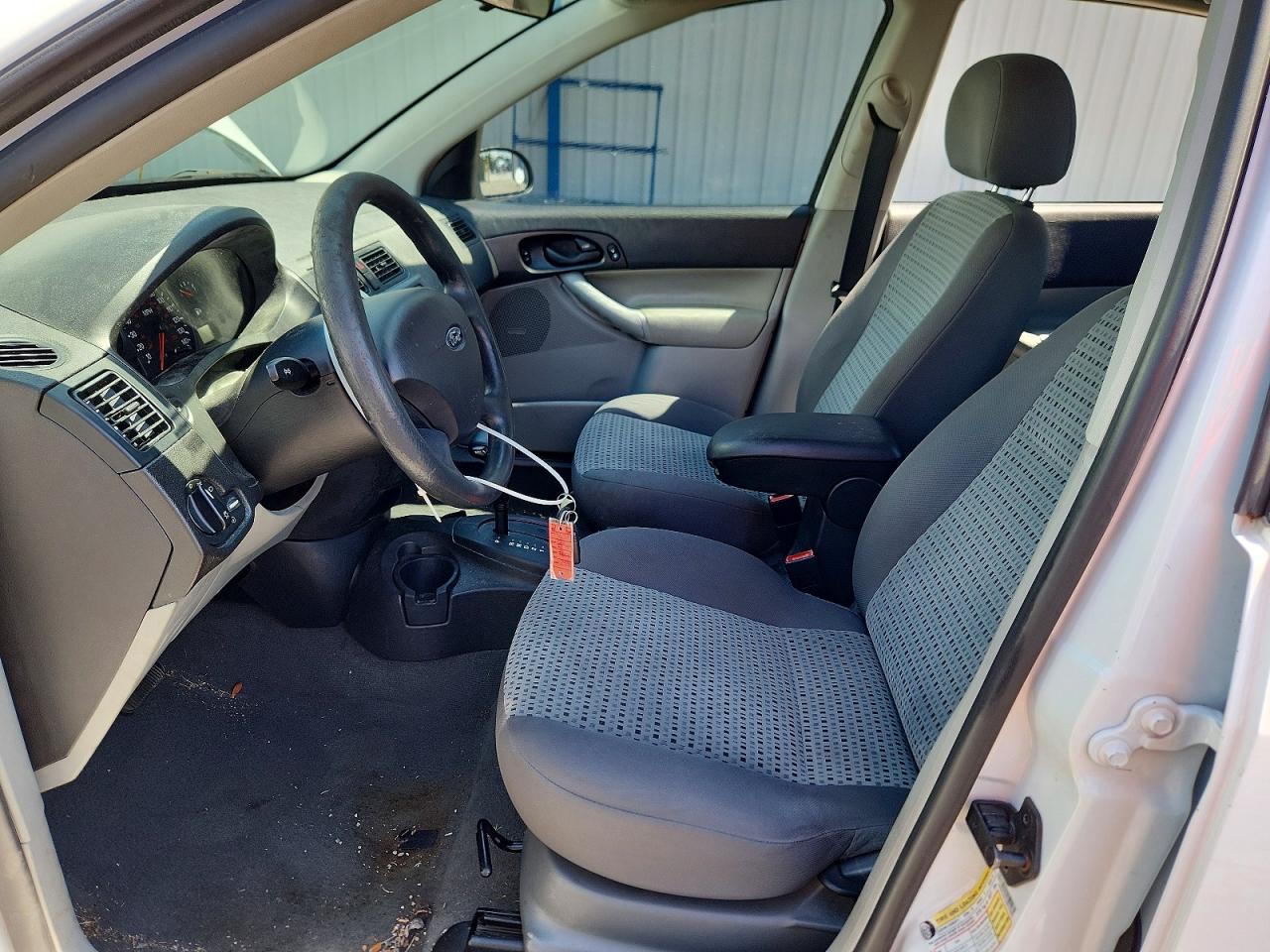 2006 Ford Focus Zx4 White vin: 1FAFP34N16W172062