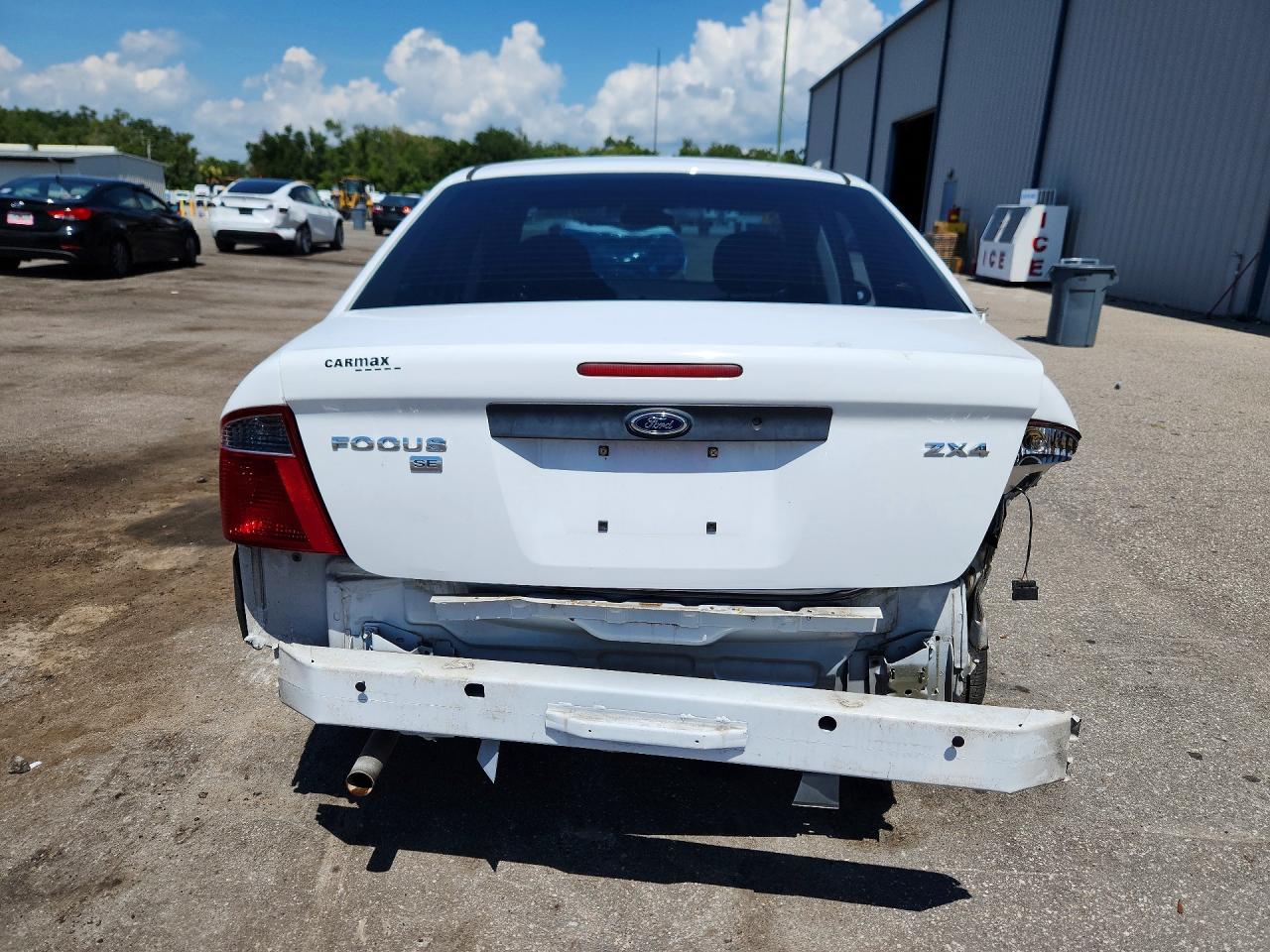 2006 Ford Focus Zx4 White vin: 1FAFP34N16W172062