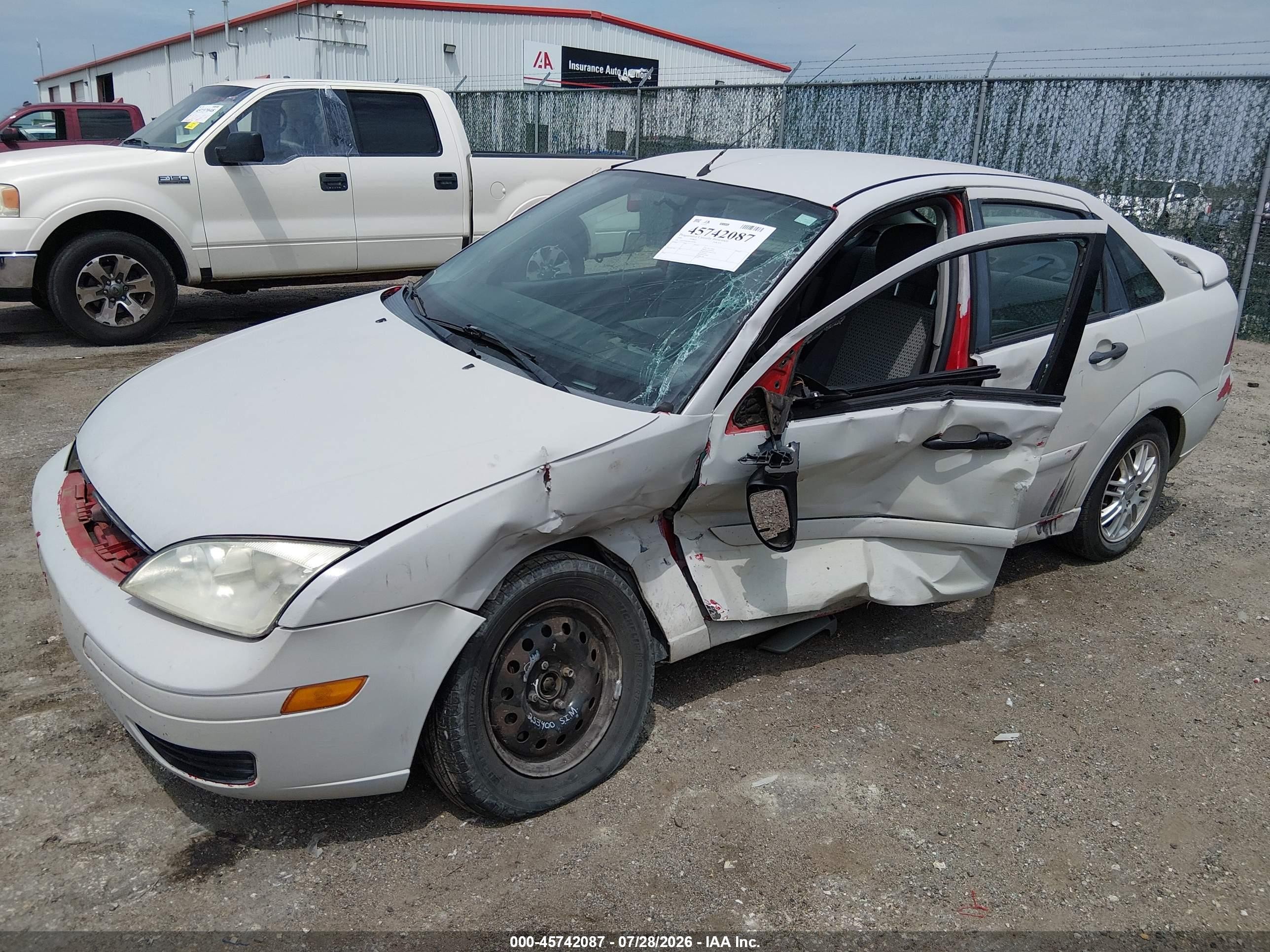 2006 Ford Focus Zx4 White vin: 1FAFP34N16W189394