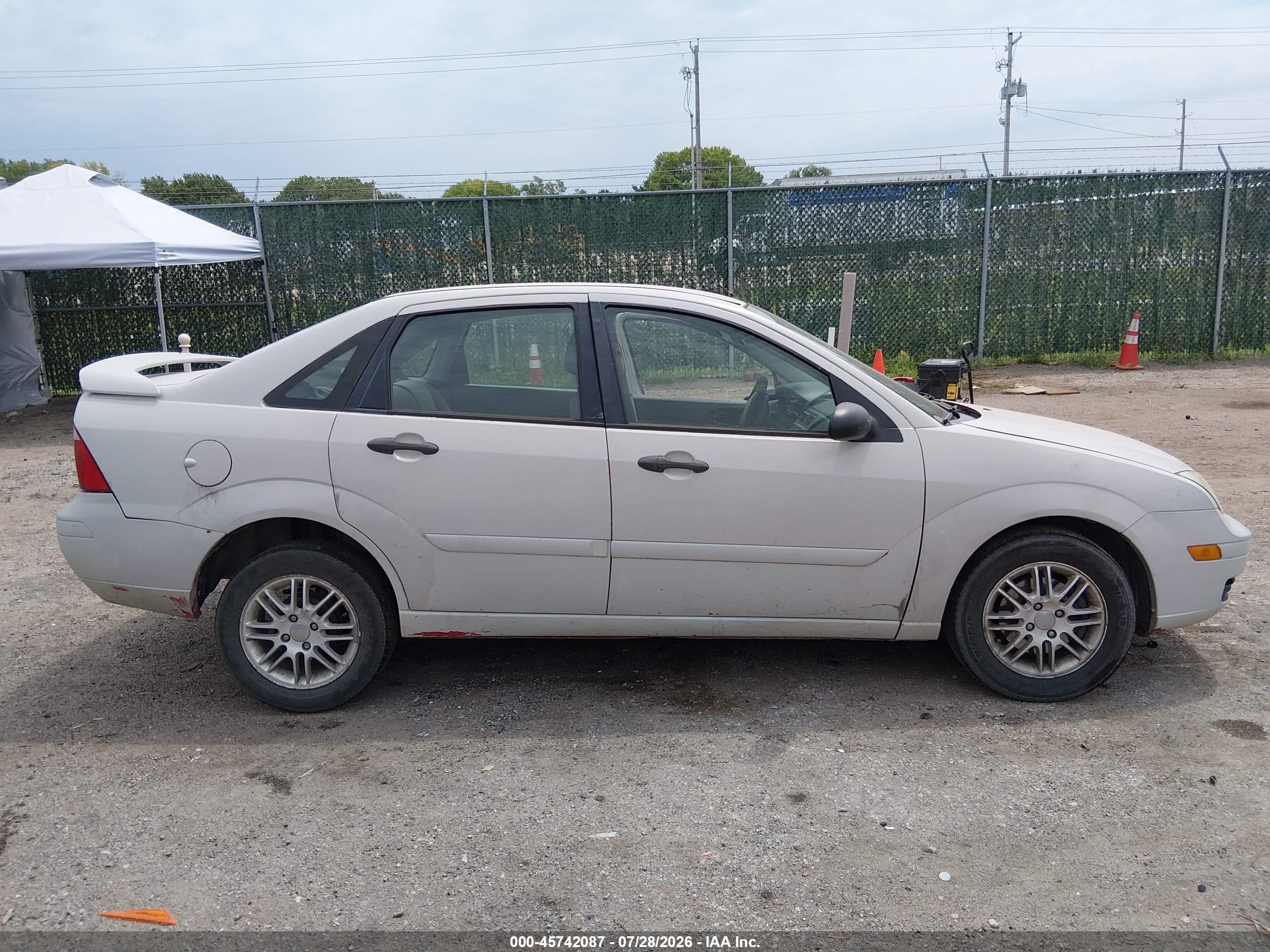 2006 Ford Focus Zx4 White vin: 1FAFP34N16W189394
