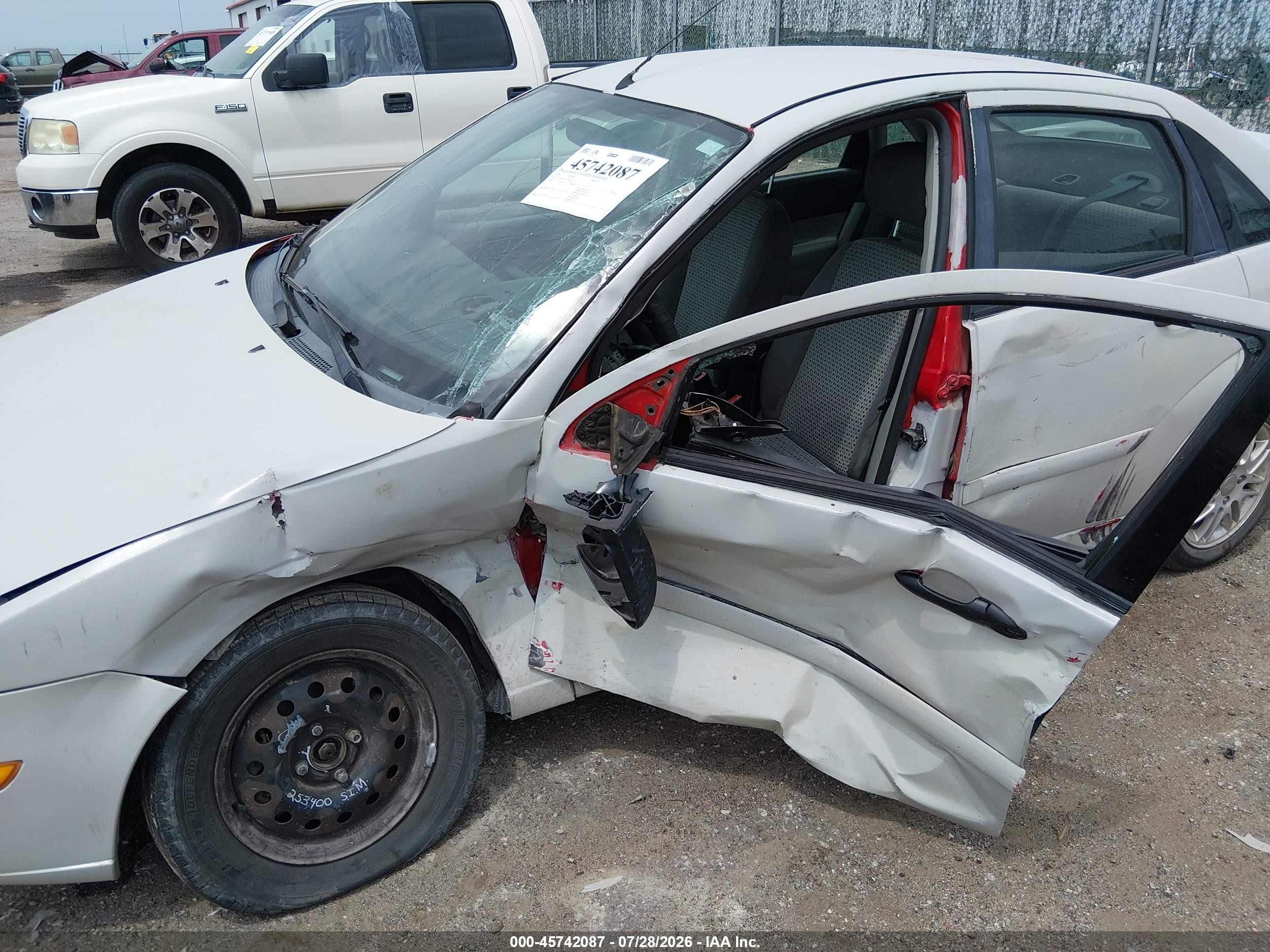 2006 Ford Focus Zx4 White vin: 1FAFP34N16W189394