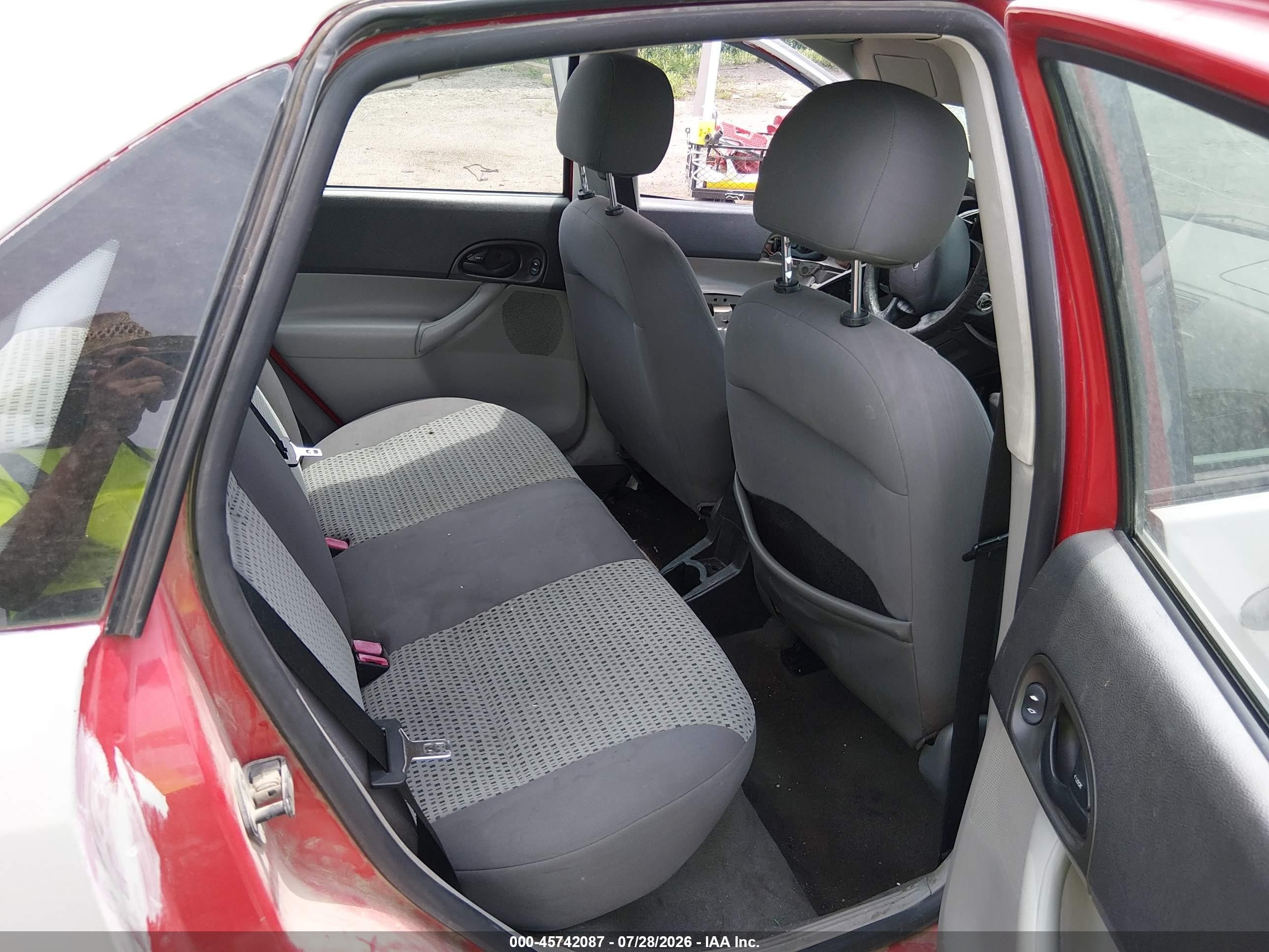 2006 Ford Focus Zx4 White vin: 1FAFP34N16W189394