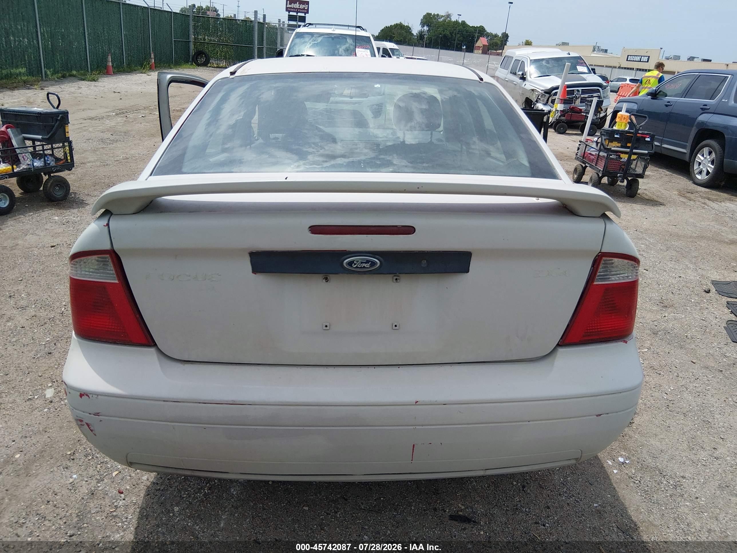 2006 Ford Focus Zx4 White vin: 1FAFP34N16W189394
