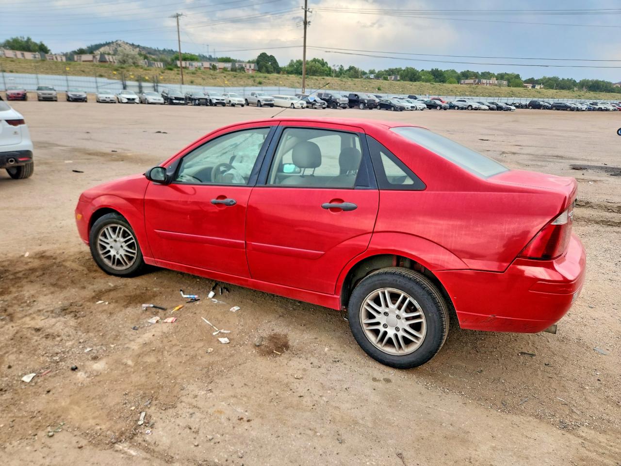2006 Ford Focus Zx4 Red vin: 1FAFP34N16W242465