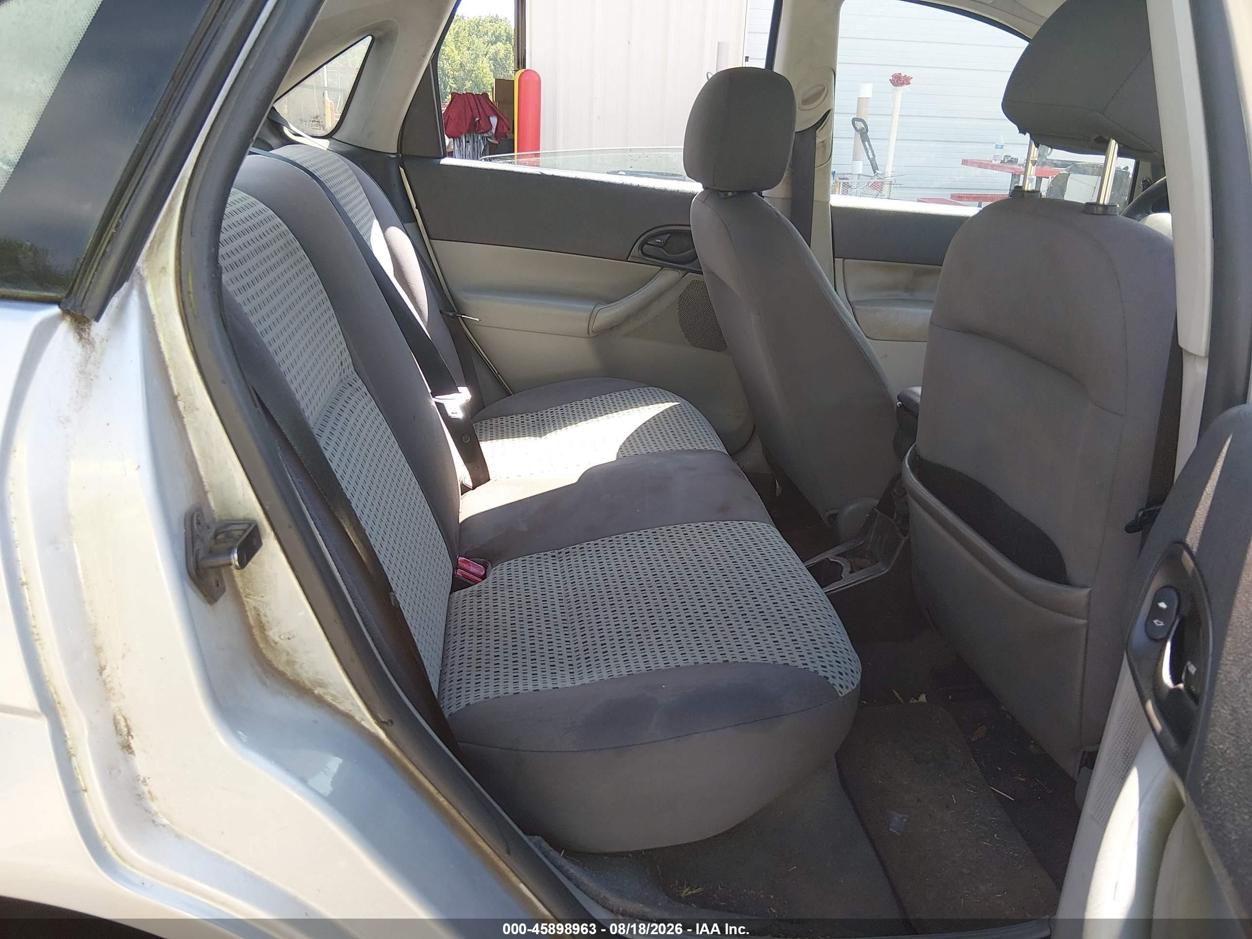 2007 Ford Focus S/se/ses Silver vin: 1FAFP34N17W158714