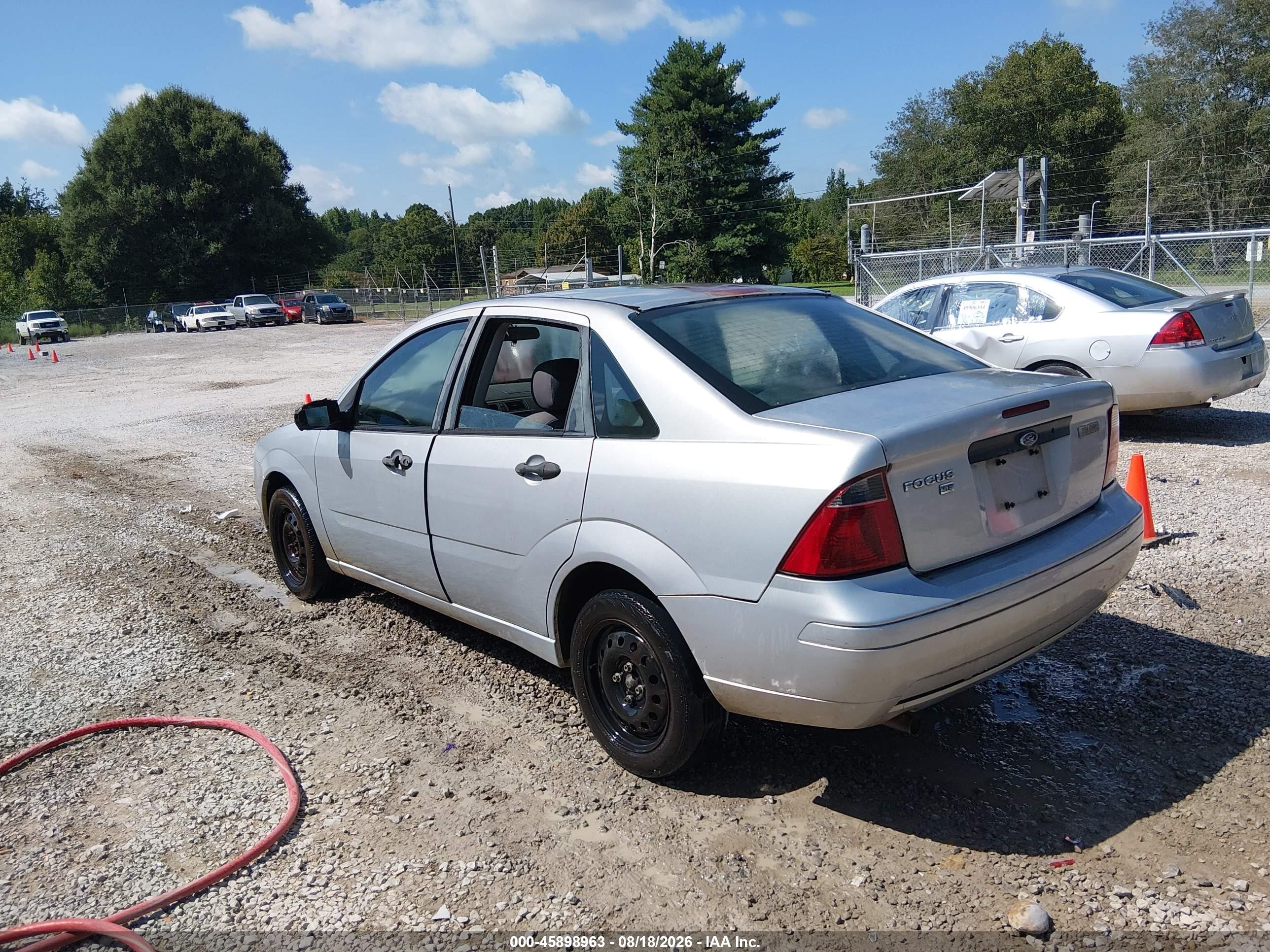 2007 Ford Focus S/se/ses Silver vin: 1FAFP34N17W158714