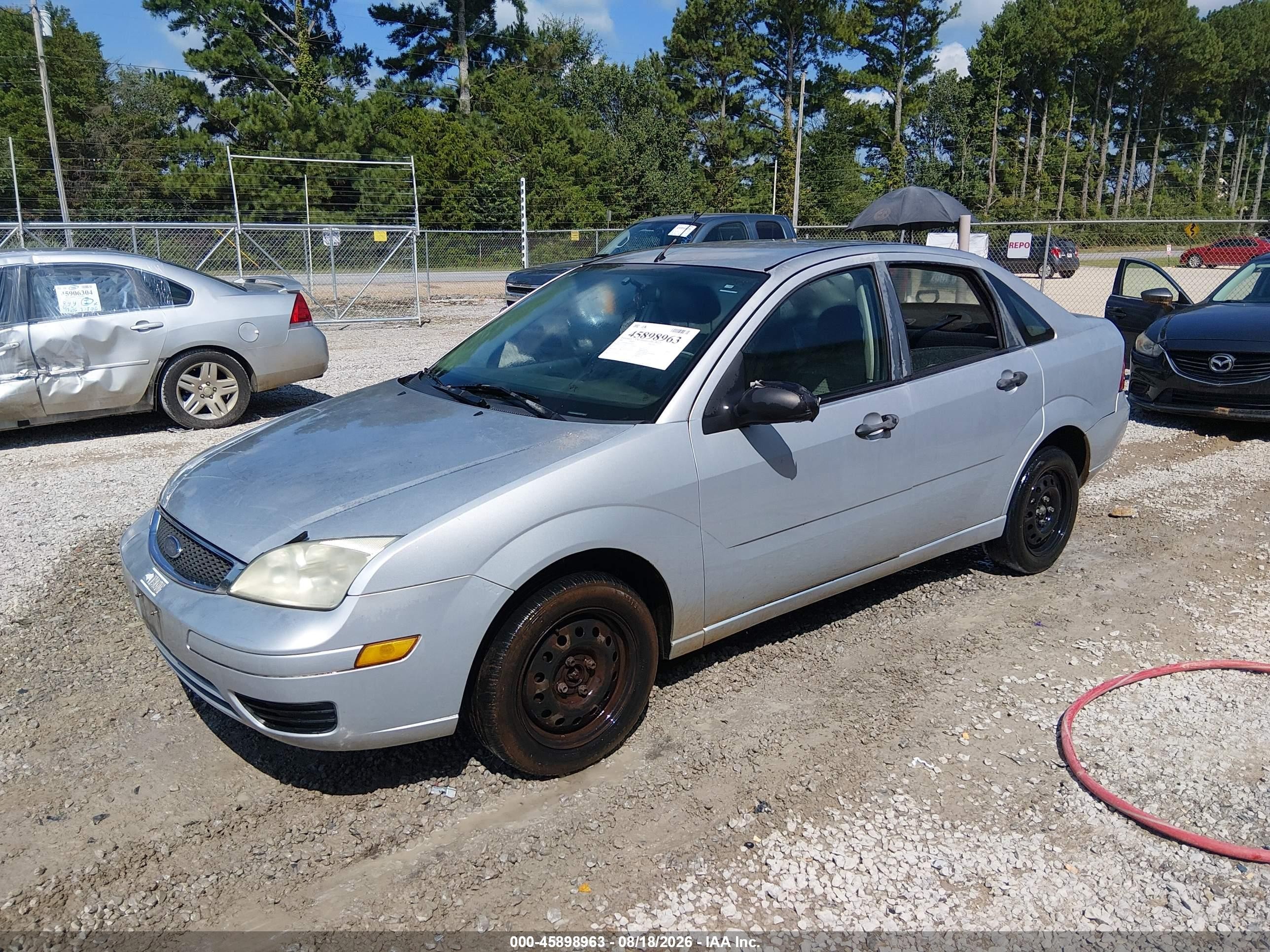 2007 Ford Focus S/se/ses Silver vin: 1FAFP34N17W158714