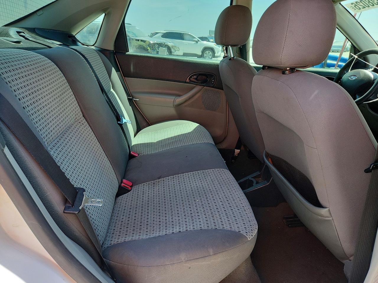 2007 Ford Focus Zx4 White vin: 1FAFP34N17W203506