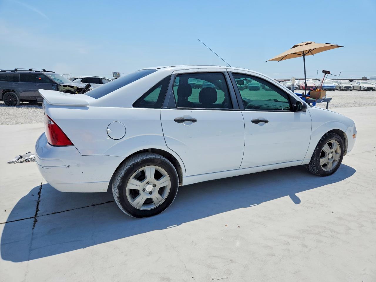 2007 Ford Focus Zx4 White vin: 1FAFP34N17W203506