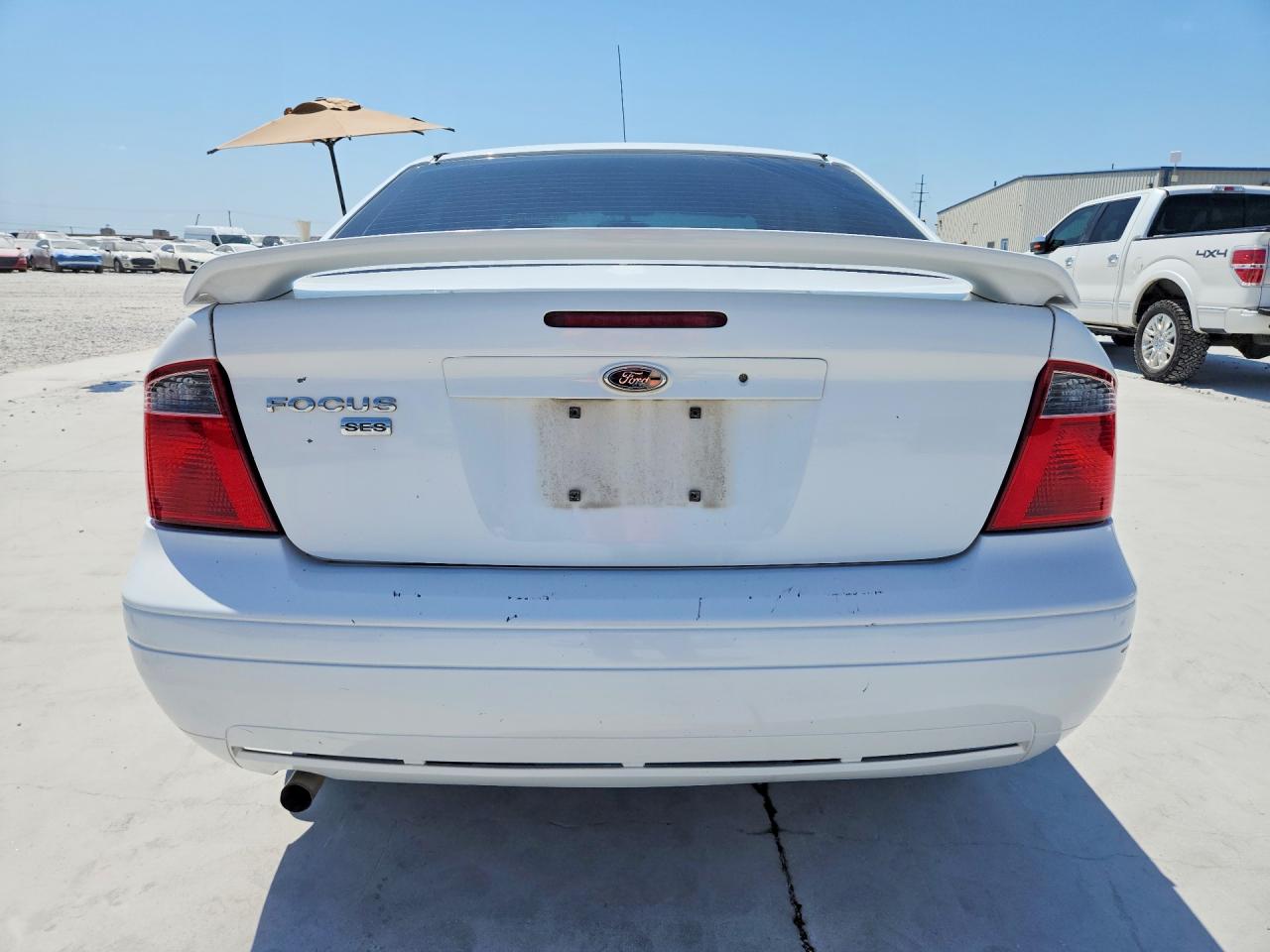 2007 Ford Focus Zx4 White vin: 1FAFP34N17W203506