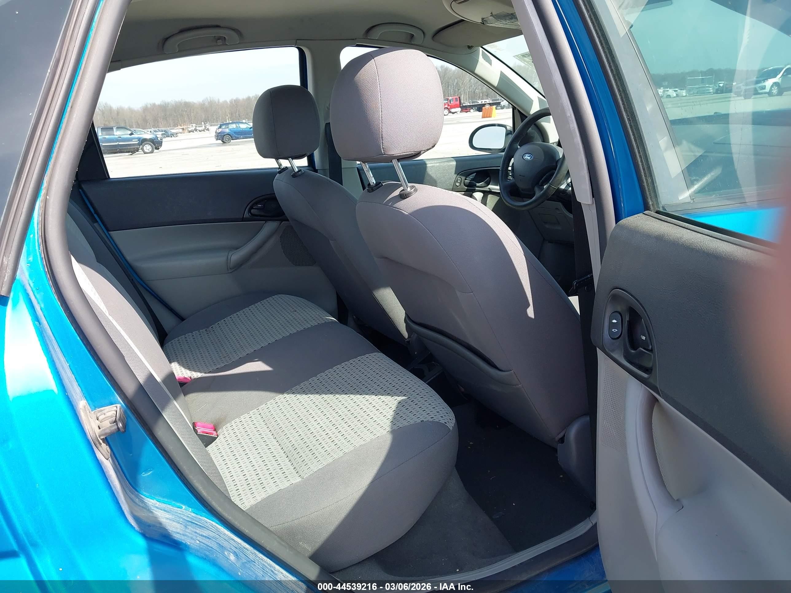 2007 Ford Focus S/se/ses Blue vin: 1FAFP34N17W223447