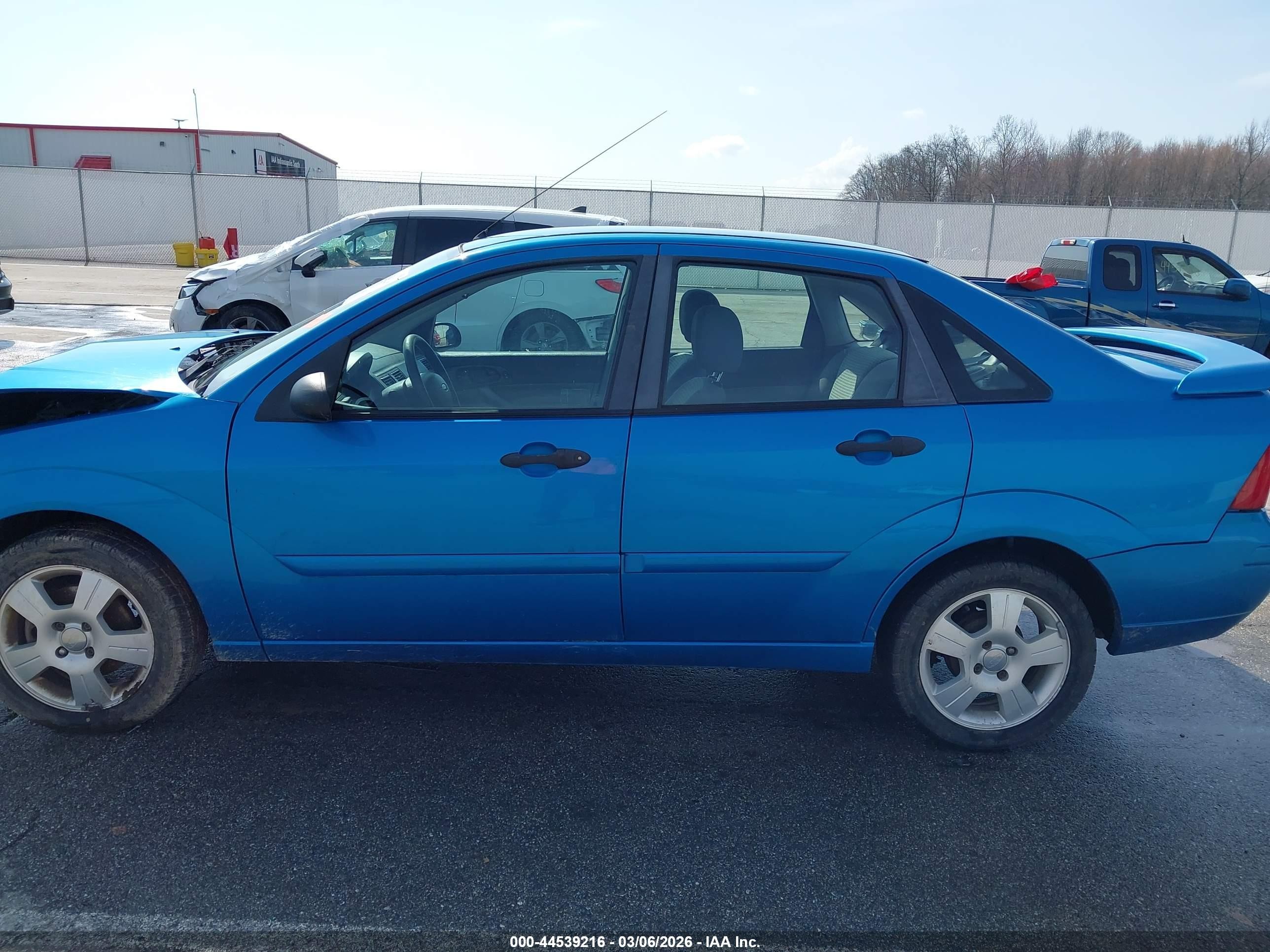 2007 Ford Focus S/se/ses Blue vin: 1FAFP34N17W223447