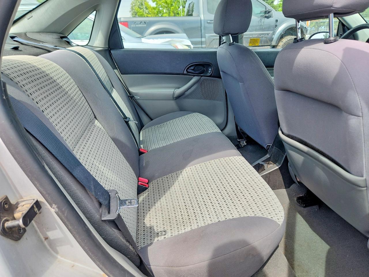 2007 Ford Focus Zx4 Silver vin: 1FAFP34N17W322365
