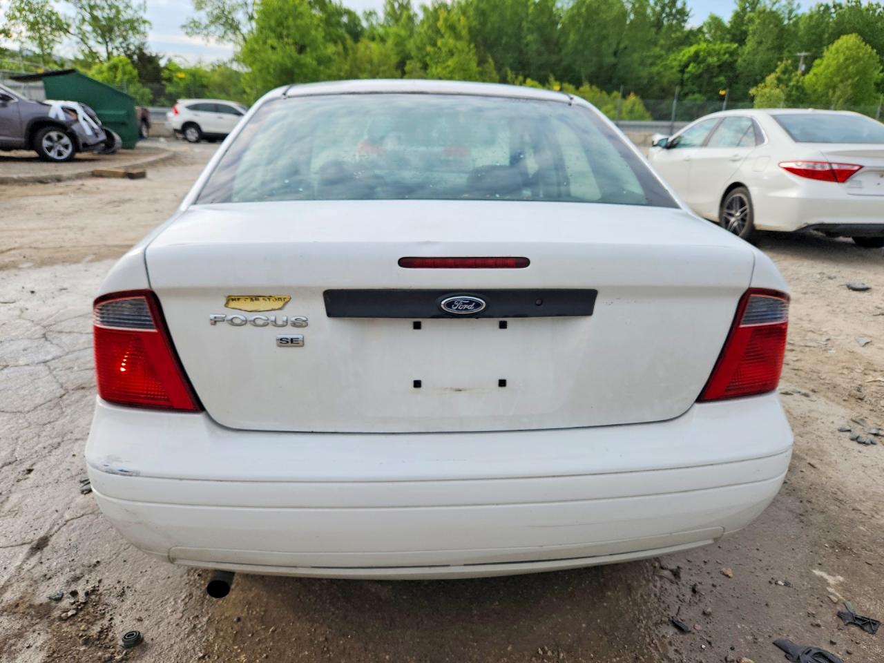 2007 Ford Focus Zx4 White vin: 1FAFP34N17W344155