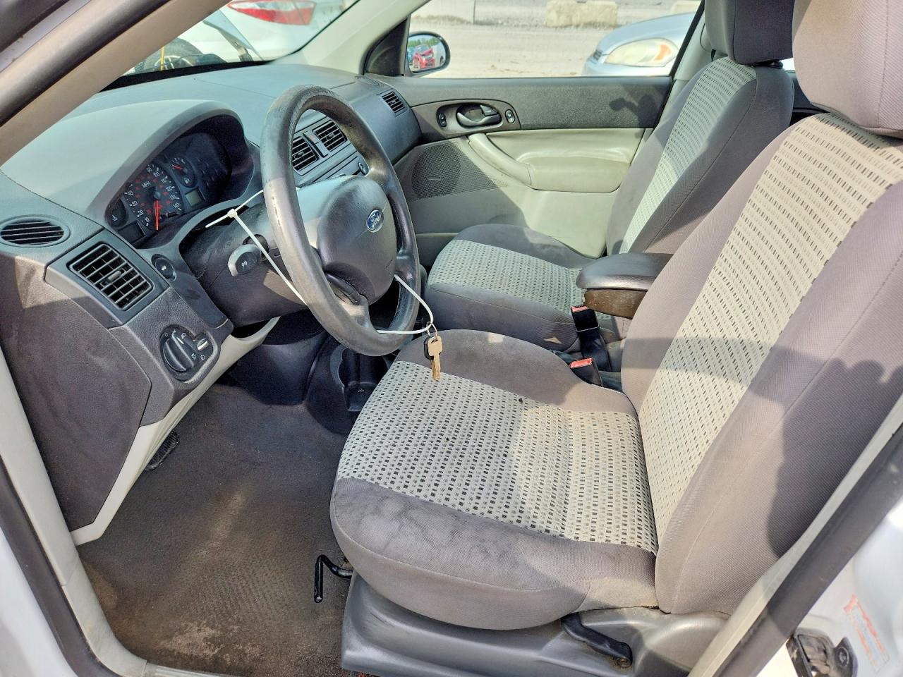 2007 Ford Focus Zx4 White vin: 1FAFP34N17W344155