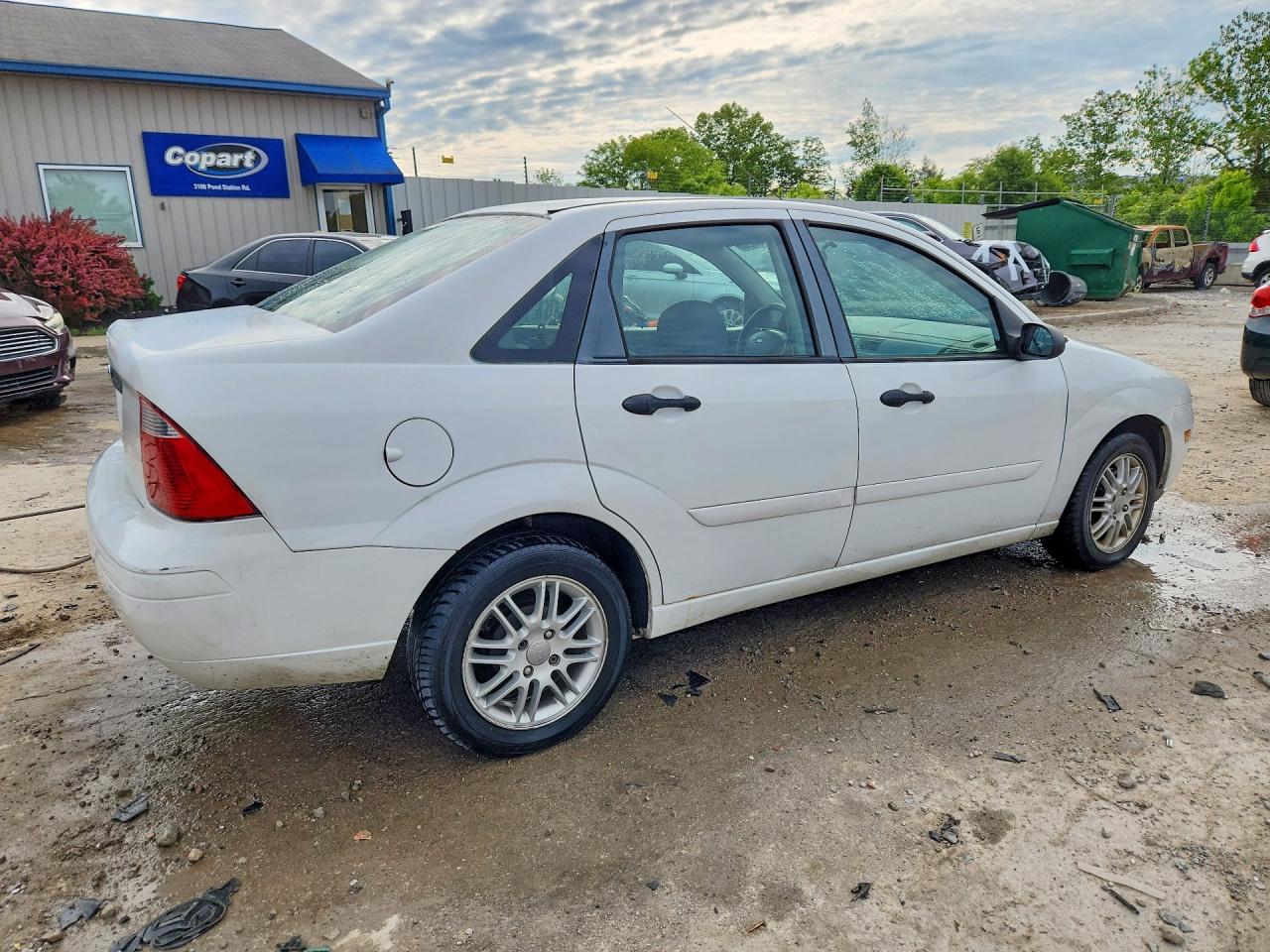 2007 Ford Focus Zx4 White vin: 1FAFP34N17W344155